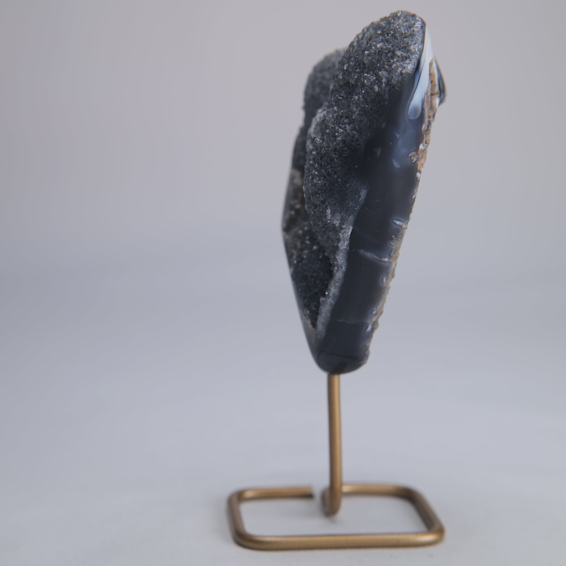 Agate Geode Druzy on Stand 221g - Luna Panther