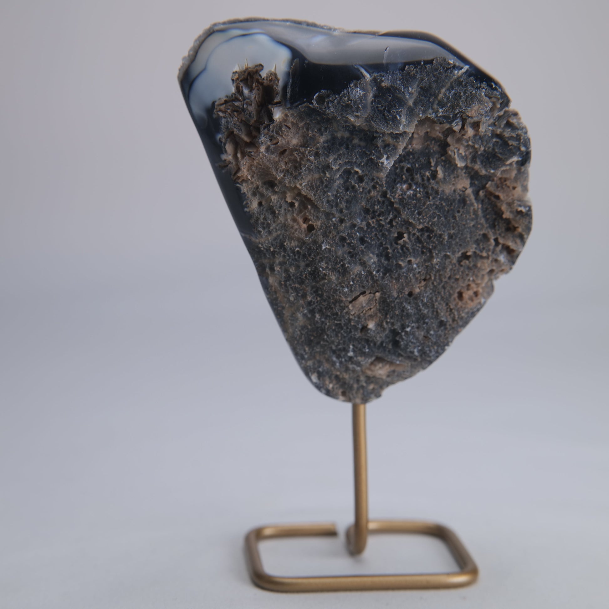 Agate Geode Druzy on Stand 221g - Luna Panther