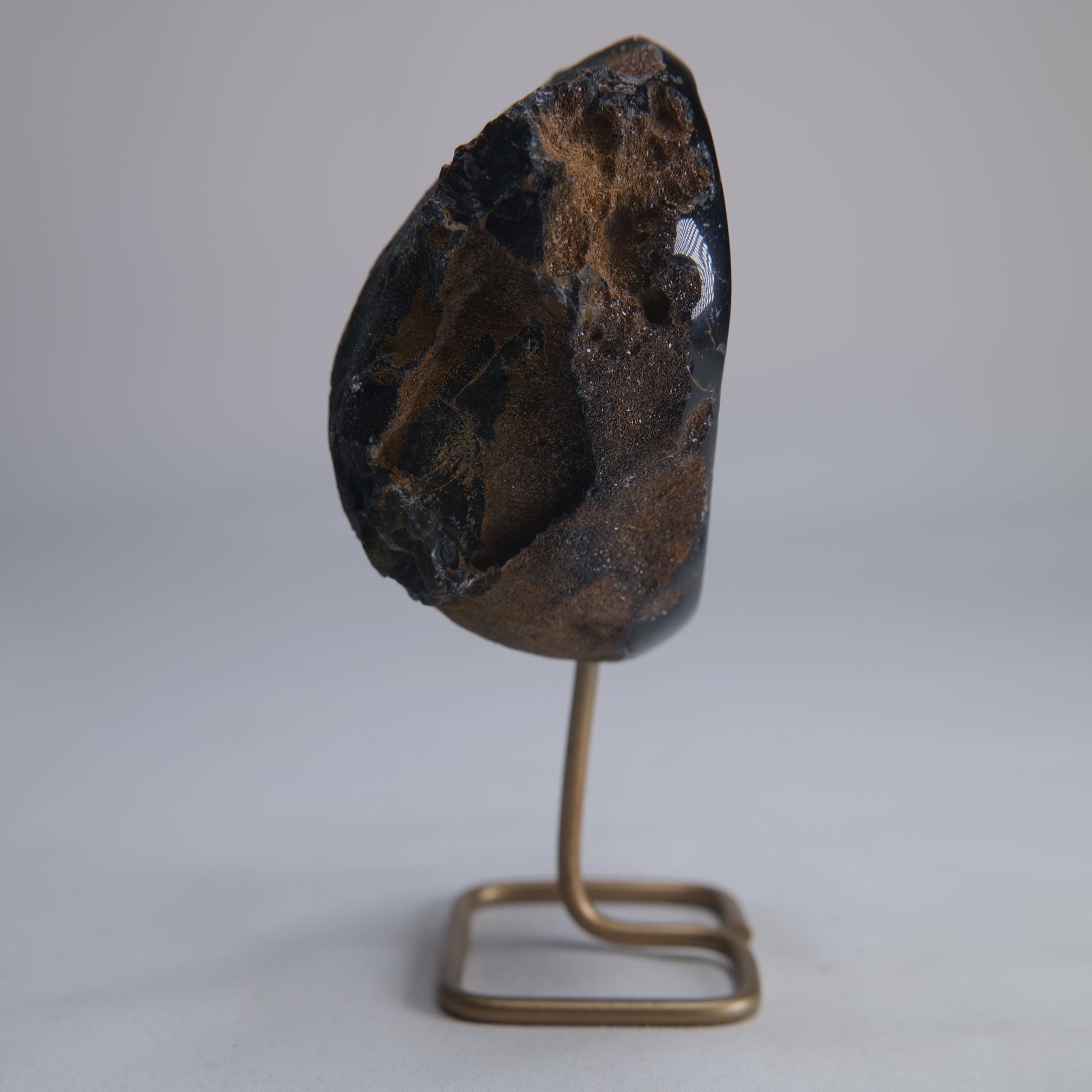 Agate Geode Druzy on Stand 237g - Luna Panther
