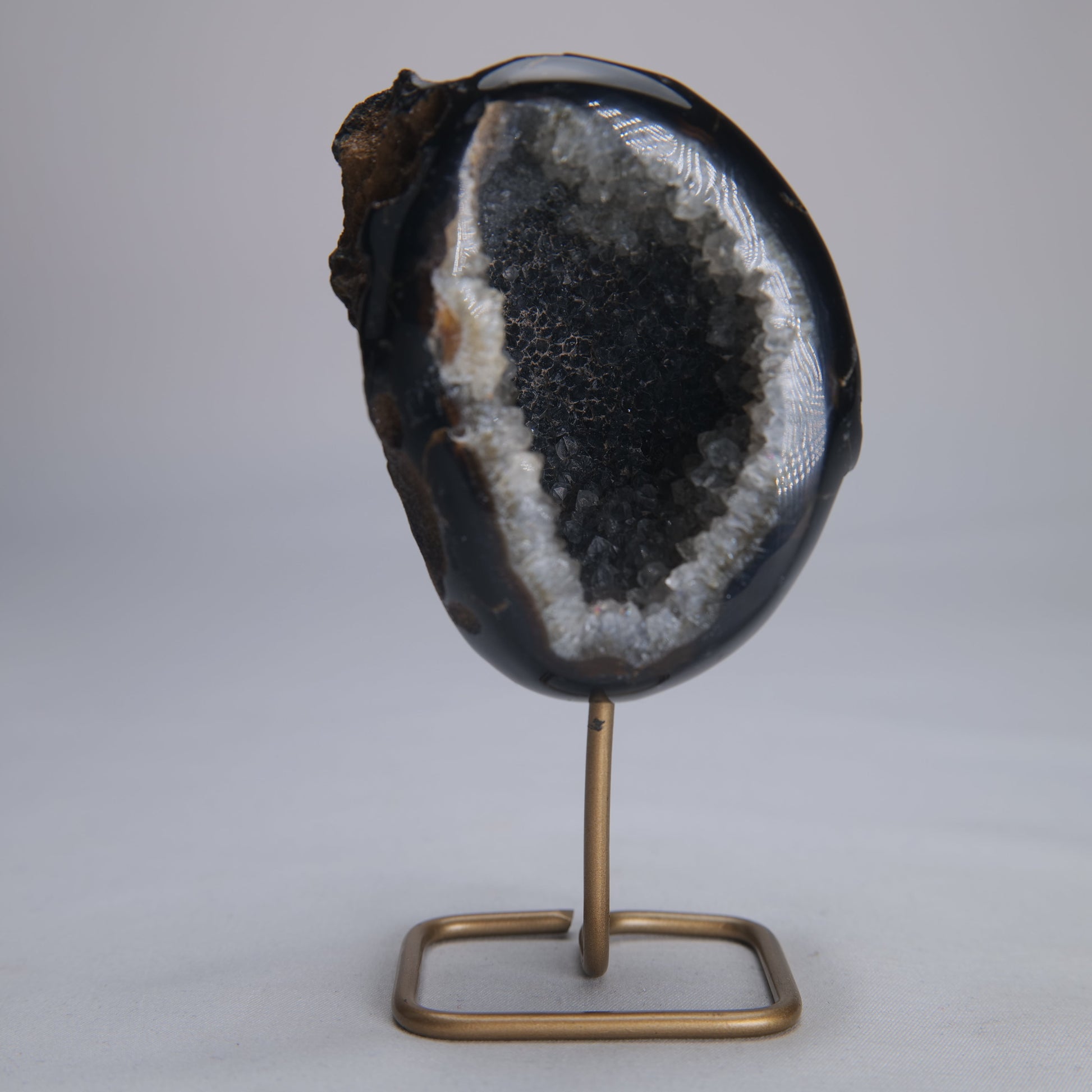 Agate Geode Druzy on Stand 237g - Luna Panther