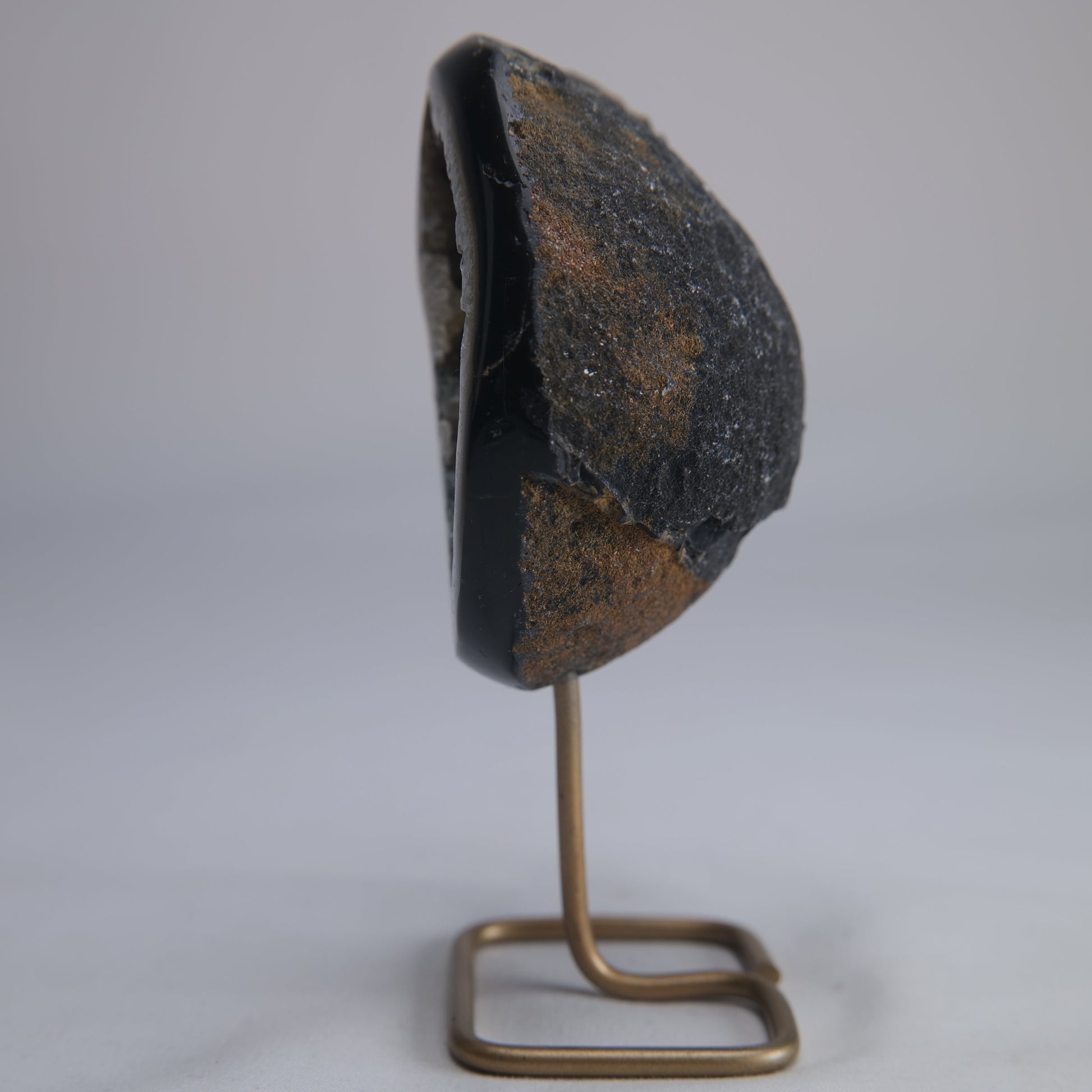 Agate Geode Druzy on Stand 237g - Luna Panther