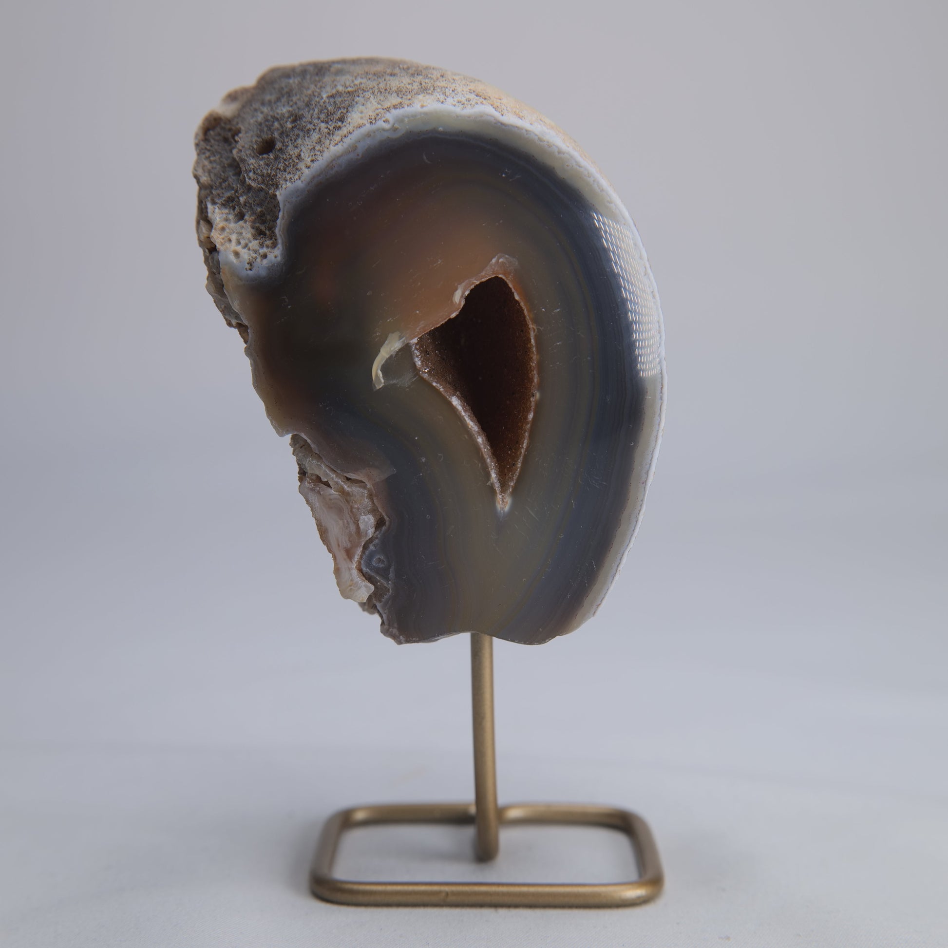 Agate Geode Druzy on Stand 281g - Luna Panther