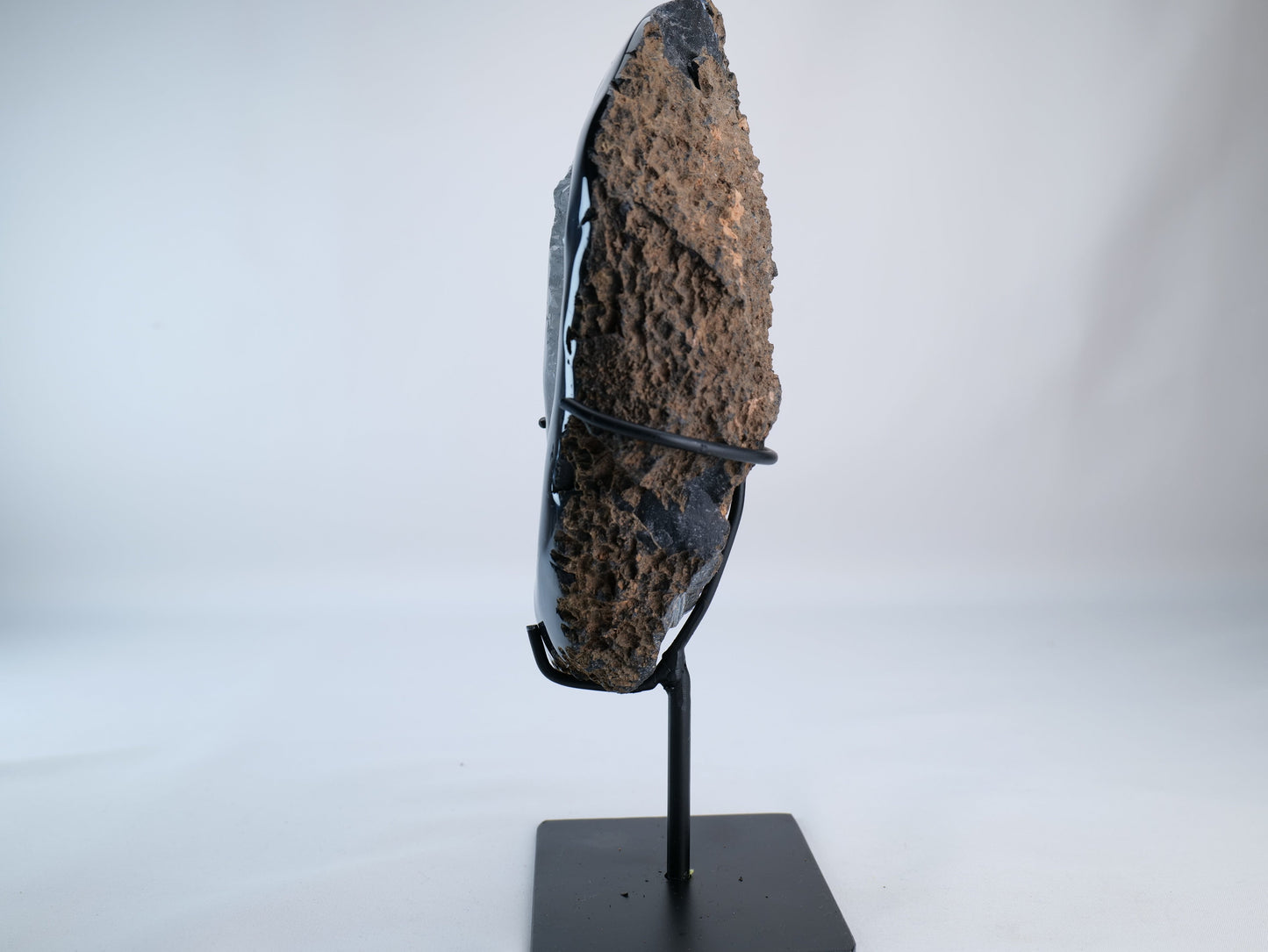 Agate Geode on Stand 1458g (Brazil) - Luna Panther