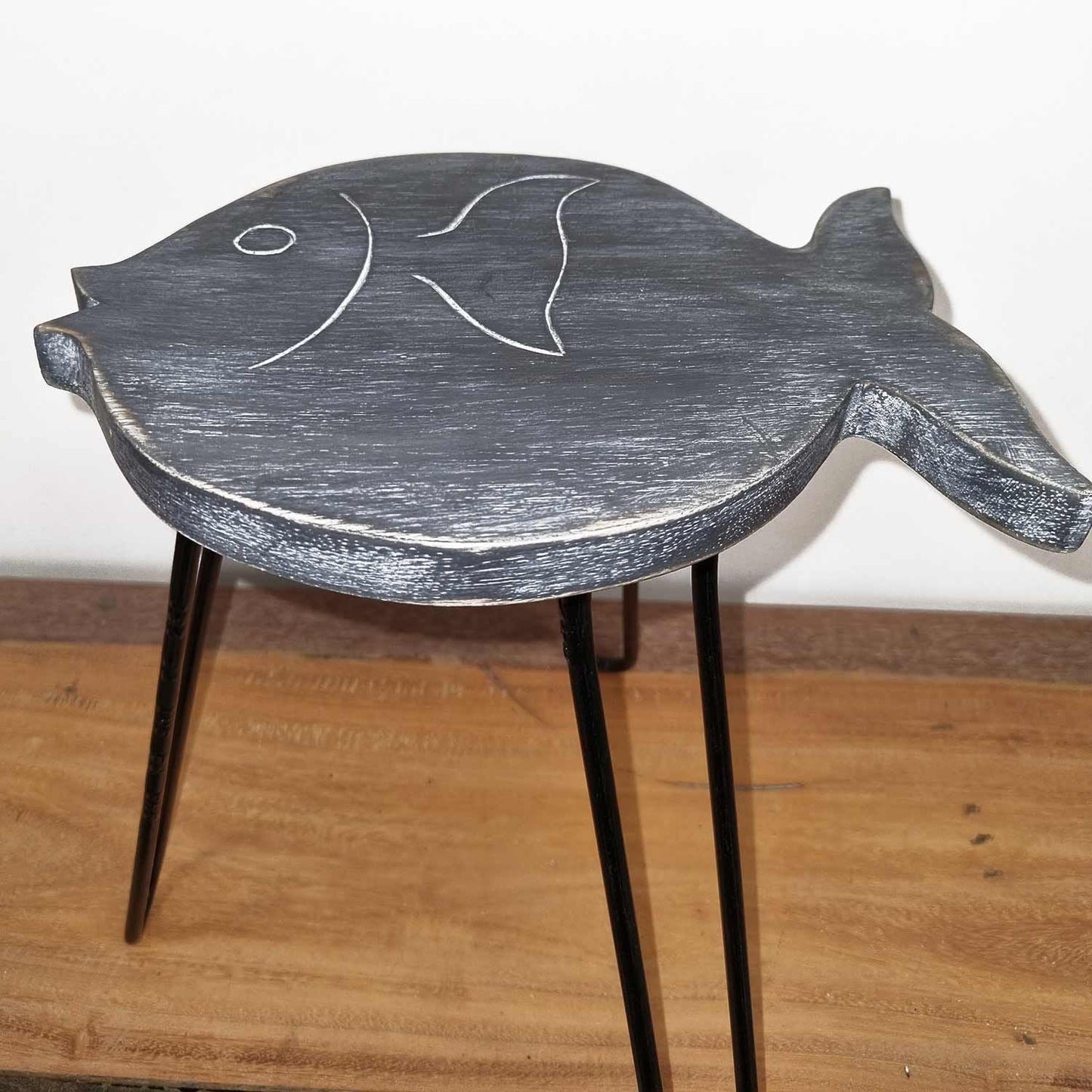 Albasia Wood Fish Stand - Greywash - Luna Panther