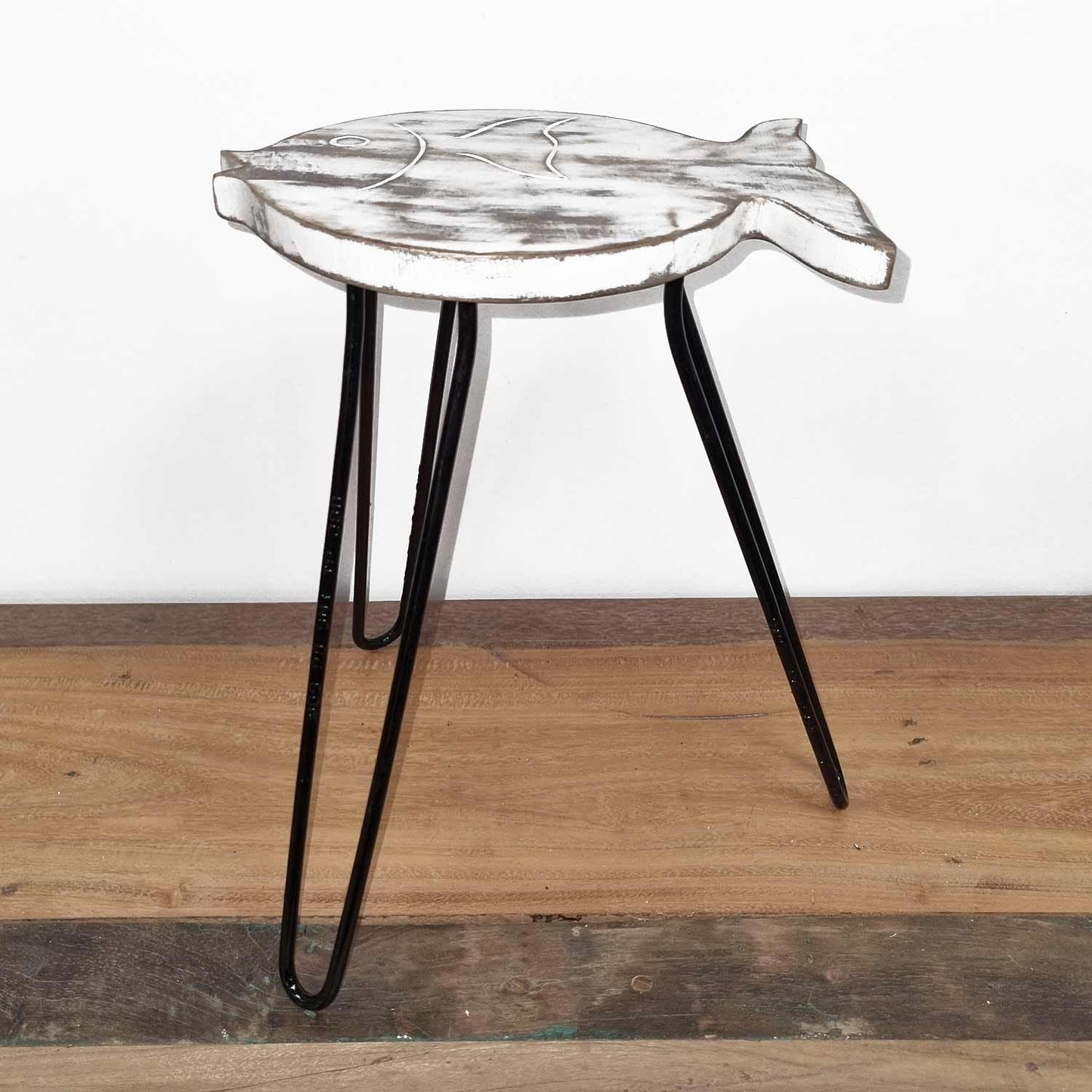 Albasia Wood Fish Stand - Whitewash - Luna Panther