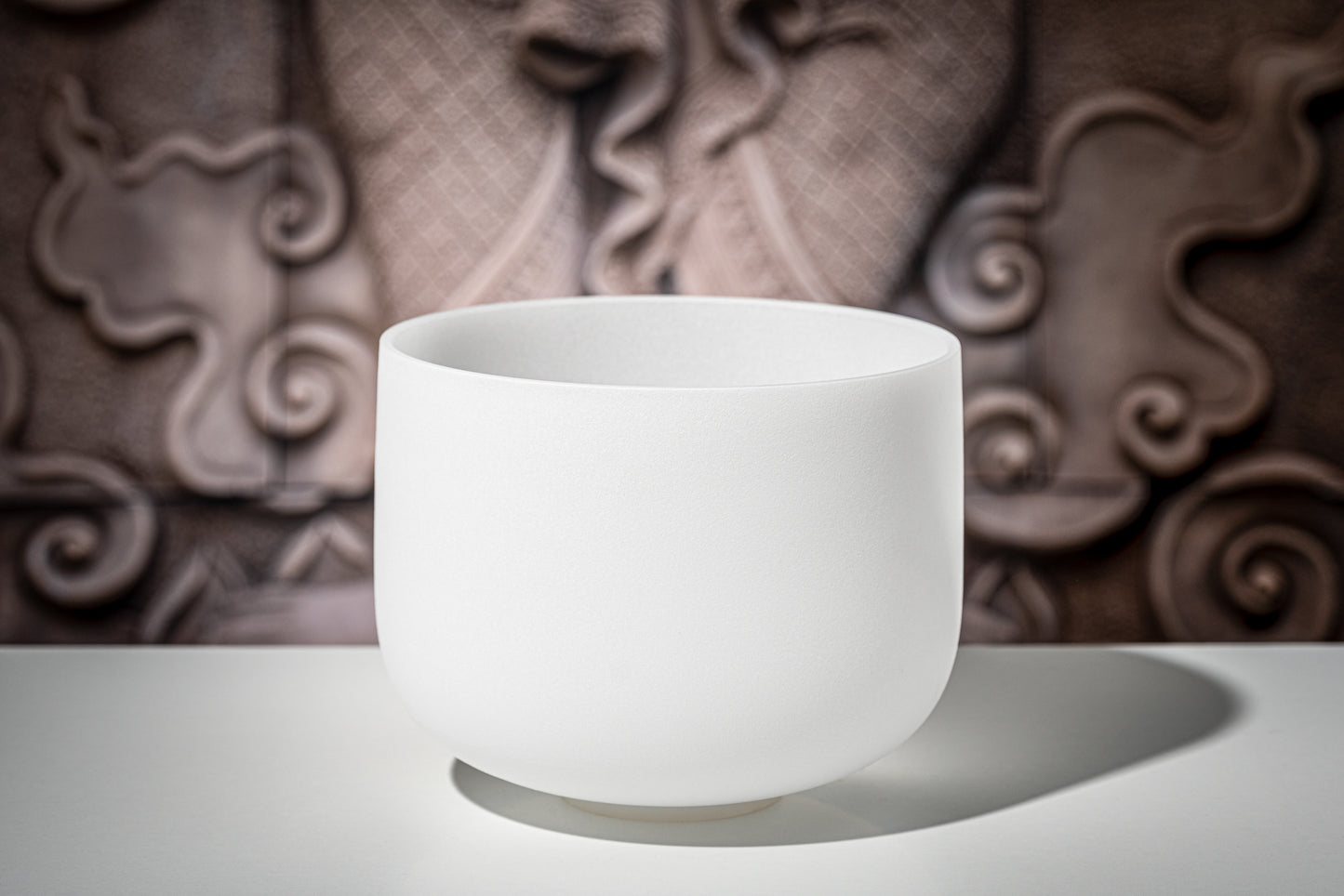MEINL Sonic Energy White-Frosted Crystal Singing Bowl 10" - E4/Solarolexus Chakra/432 Hz detail view 5 at Luna Panther