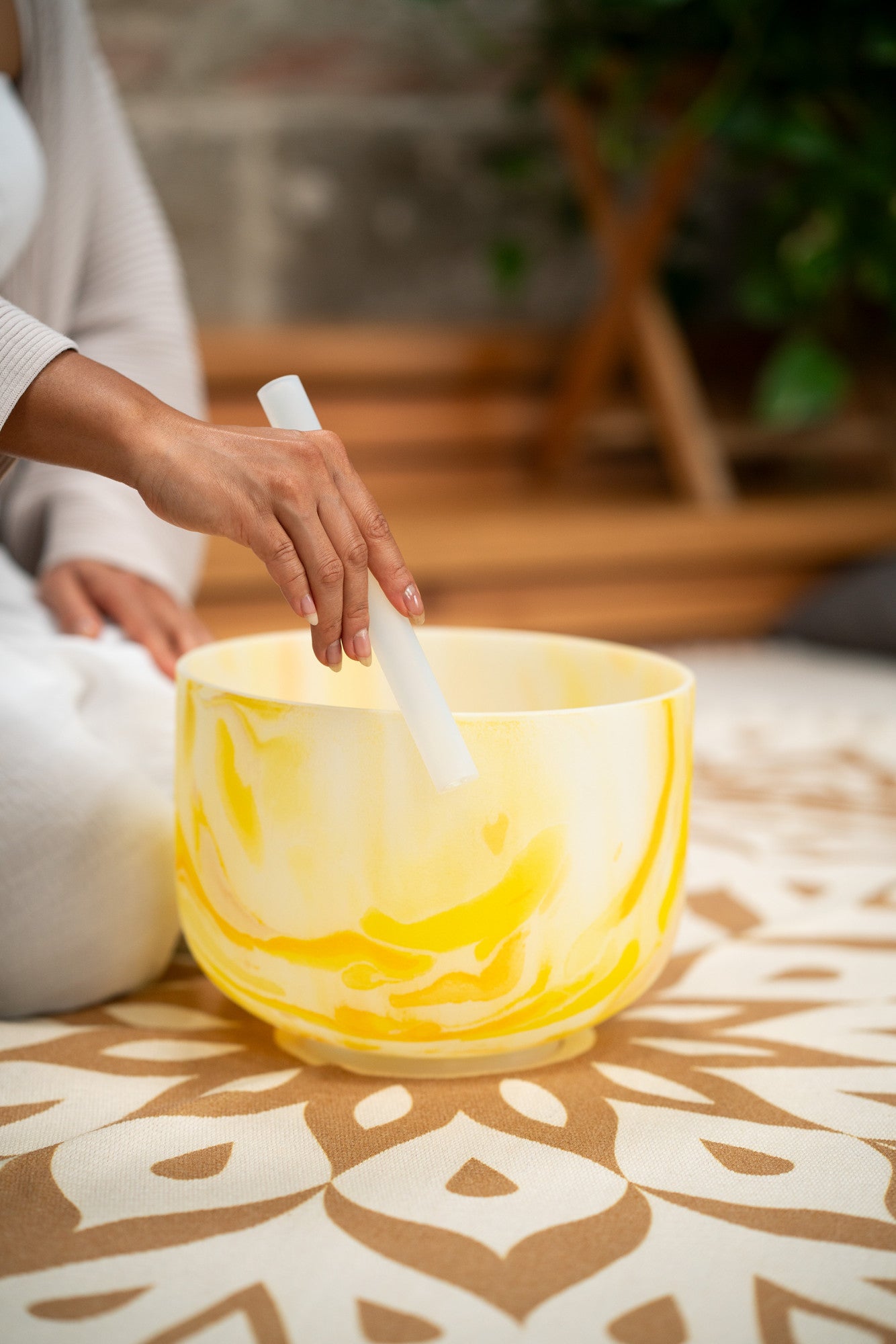 MEINL Sonic Energy Marble Crystal Singing Bowl 10" - E4/Solar Plexus Chakra/432 Hz - Yellow detail view 3 at Luna Panther