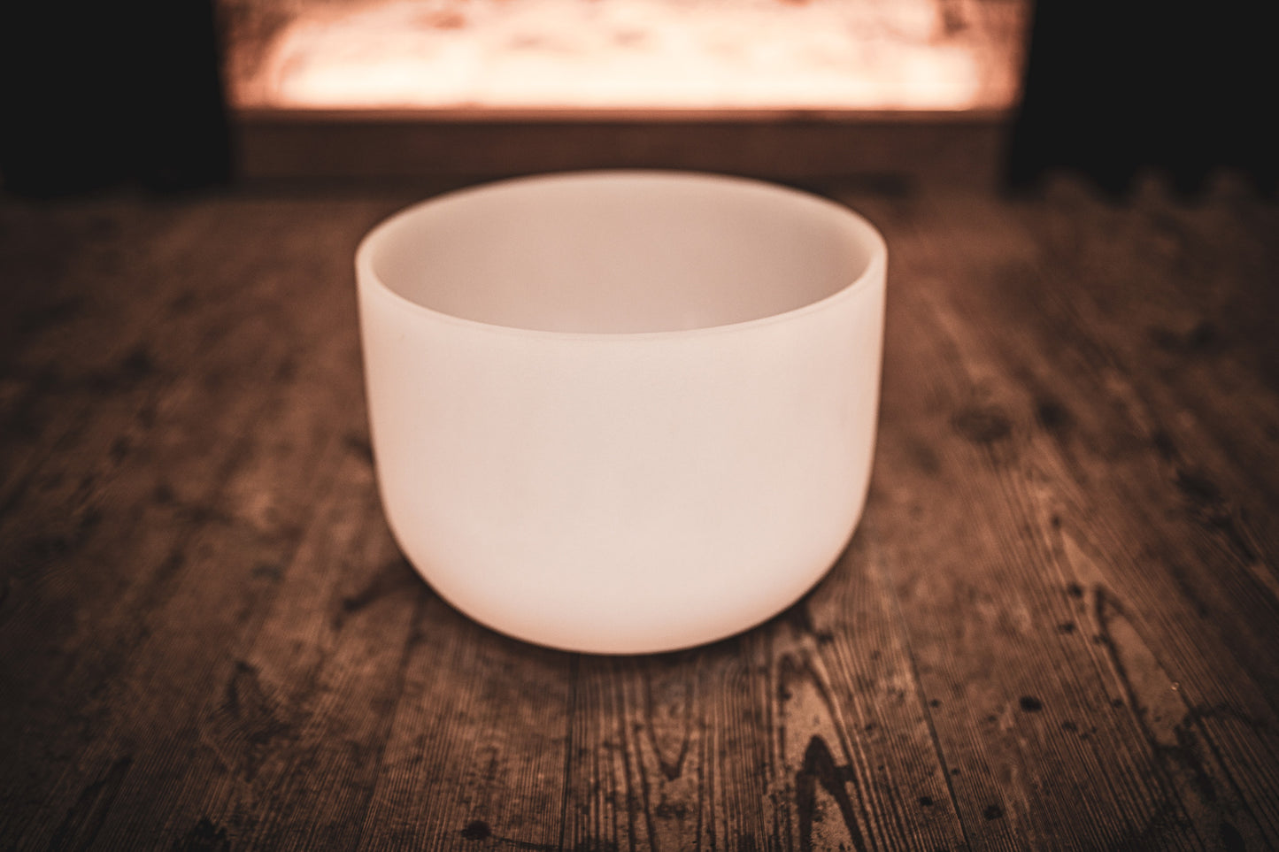 MEINL Sonic Energy White-Frosted Crystal Singing Bowl 12" - C4/Root Chakra/432 Hz detail view 3 at Luna Panther