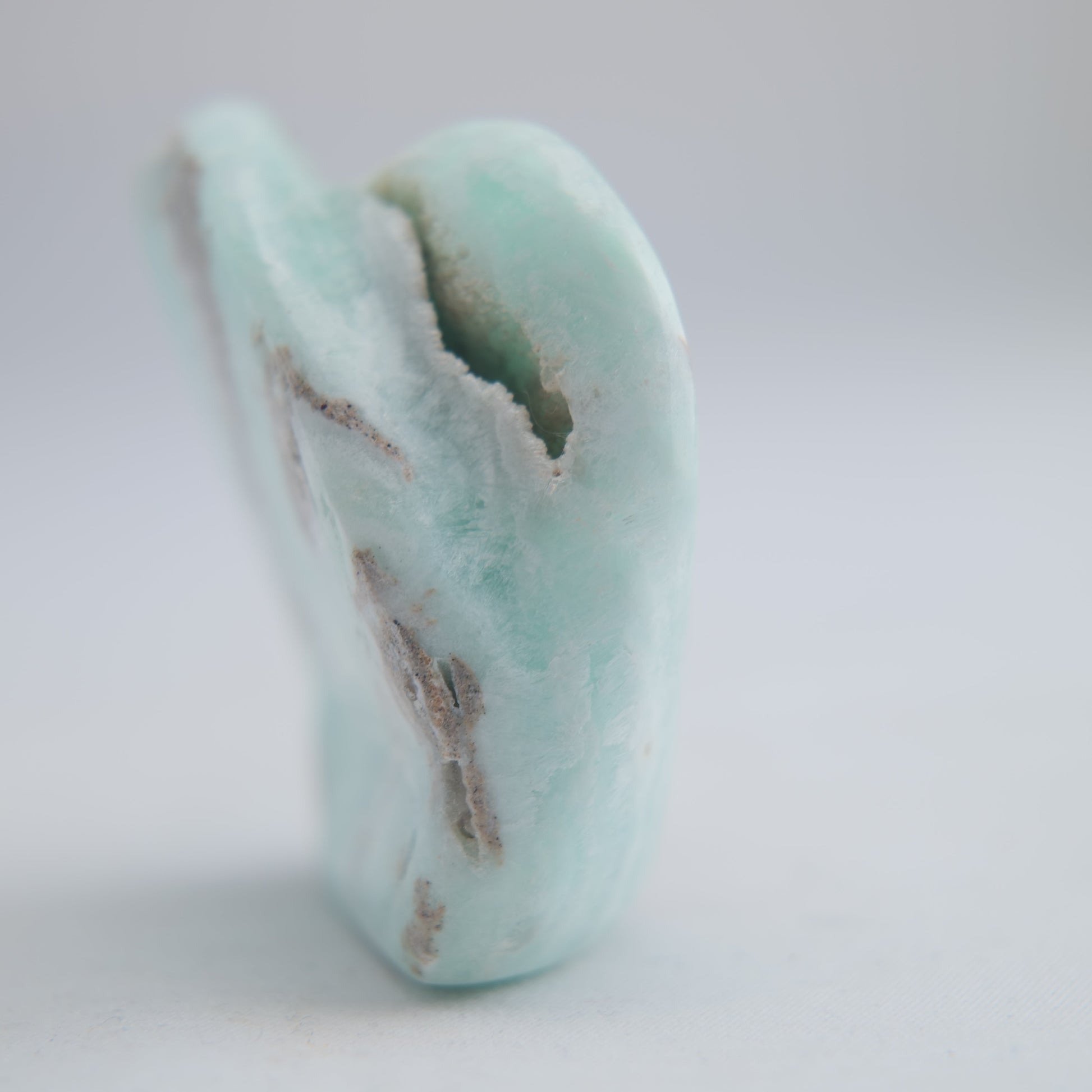 Blue Aragonite Freeform 106g - Luna Panther