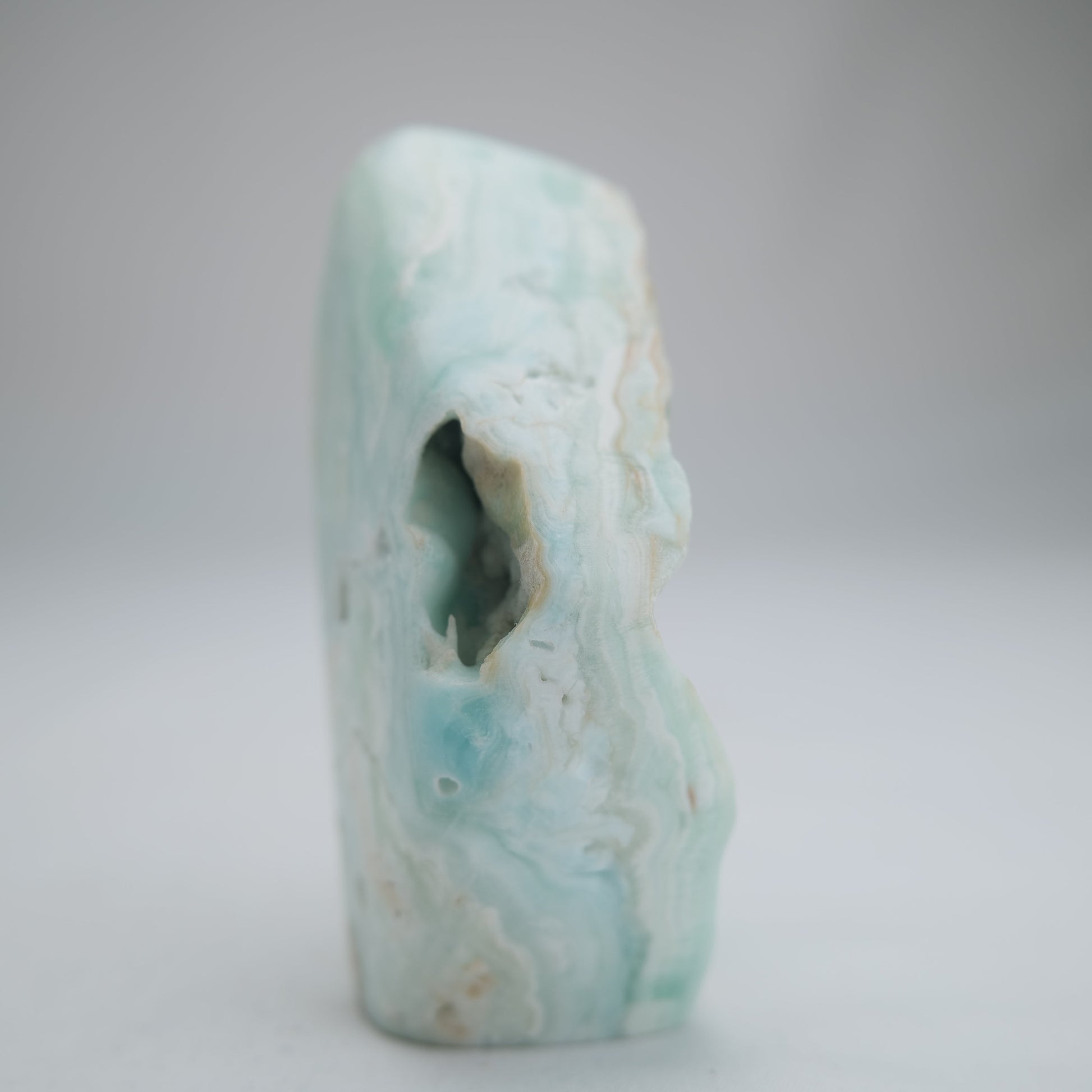Blue Aragonite Freeform 304g - Luna Panther