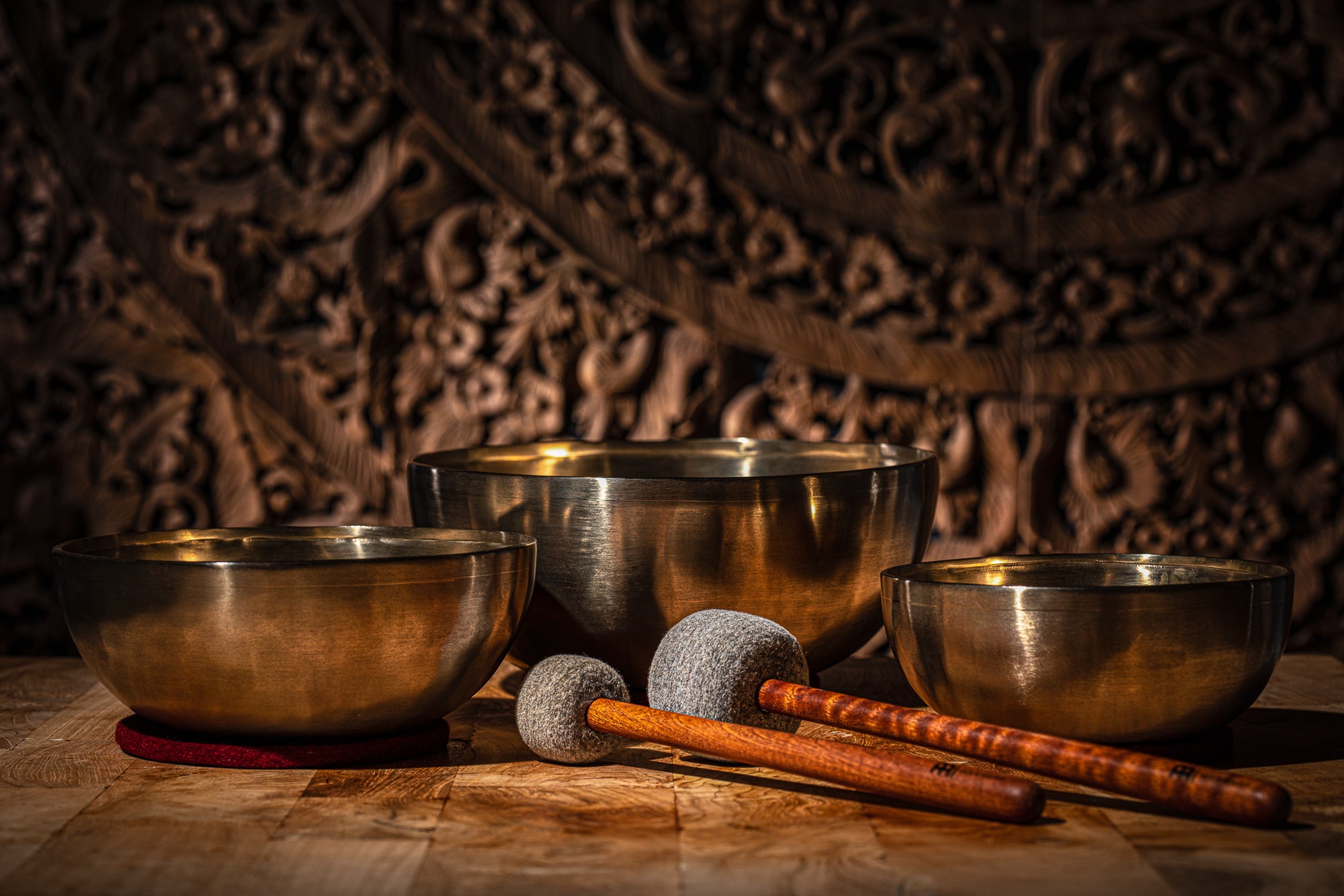 MEINL Sonic Energy Energy Therapy Series Basic Singing Bowl Set 5 pcs - 1000/1400/2200g + Malle detail view 9 at Luna Panther