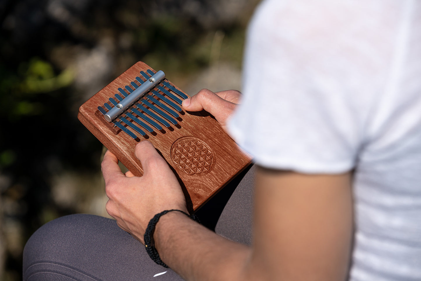 Meinl Sonic Energy Solid "Flower of Life" Kalimba - 10 notes / Zambesi Redwood detail view 14 at Luna Panther