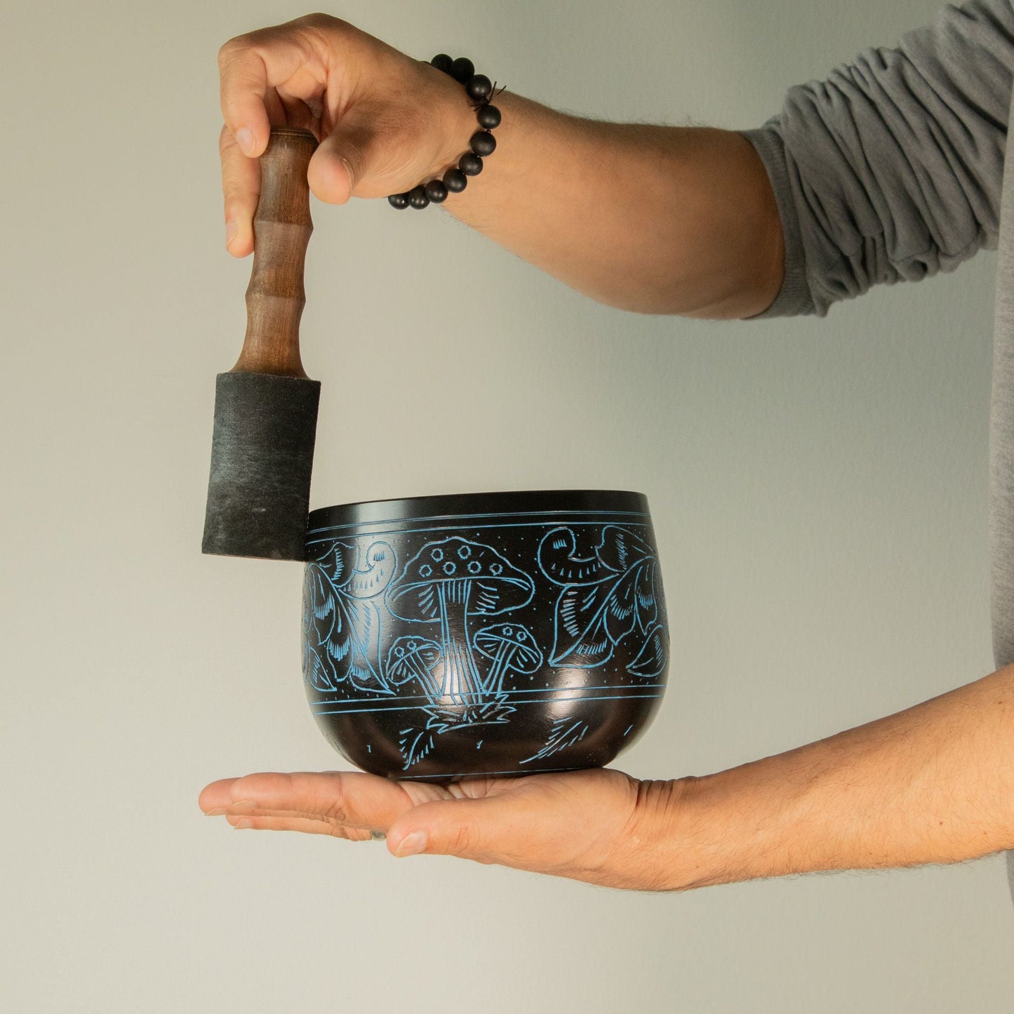 Cauldron Singing Bowl – Magic Mushroom – Blue (15 cm) — percussion, image 8 of 9.