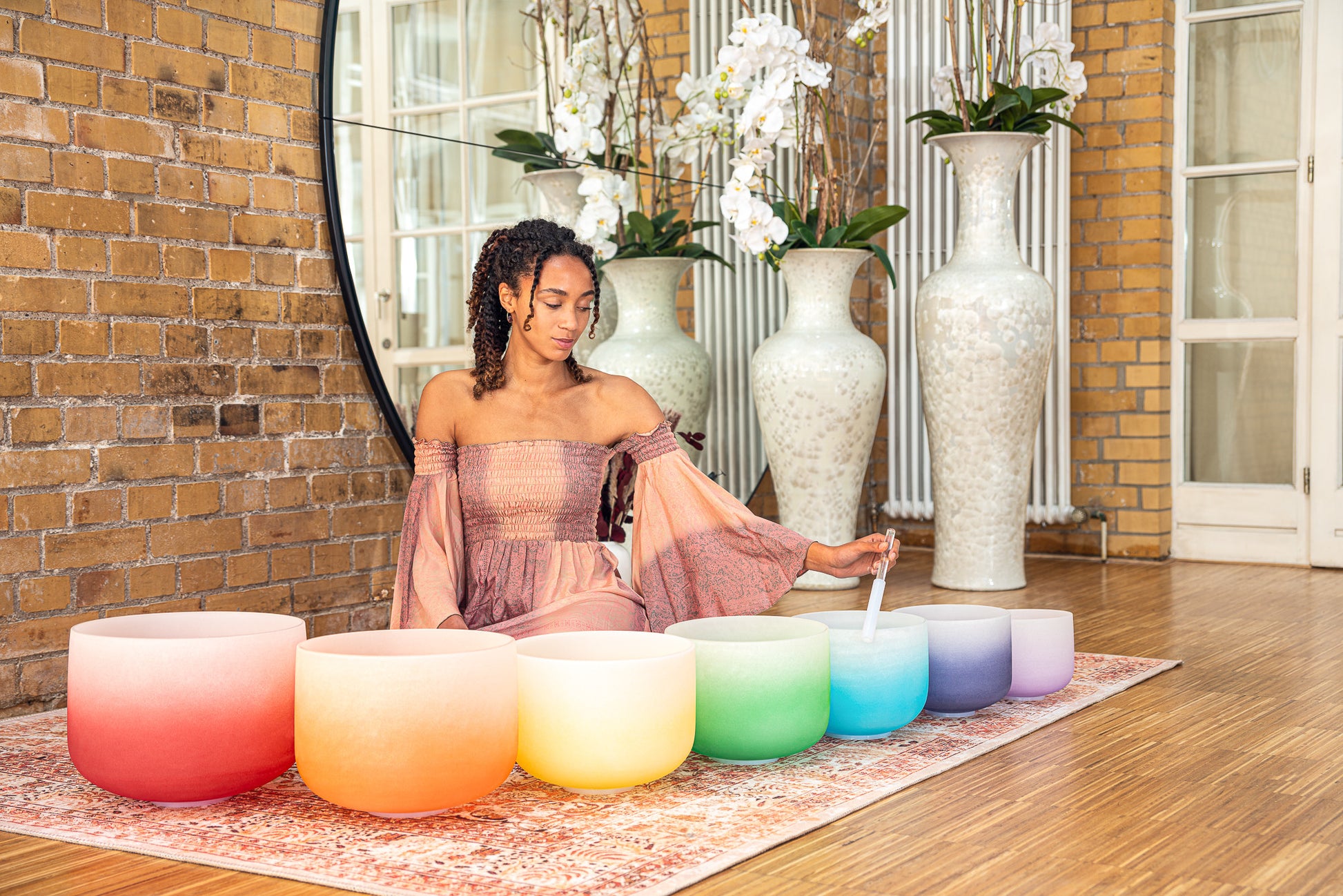 MEINL Sonic Energy Color-Frosted Crystal Singing Bowl Chakra Set 7 pcs - B4/A4/G4/F4/E4/D4/C4/4 detail view 8 at Luna Panther
