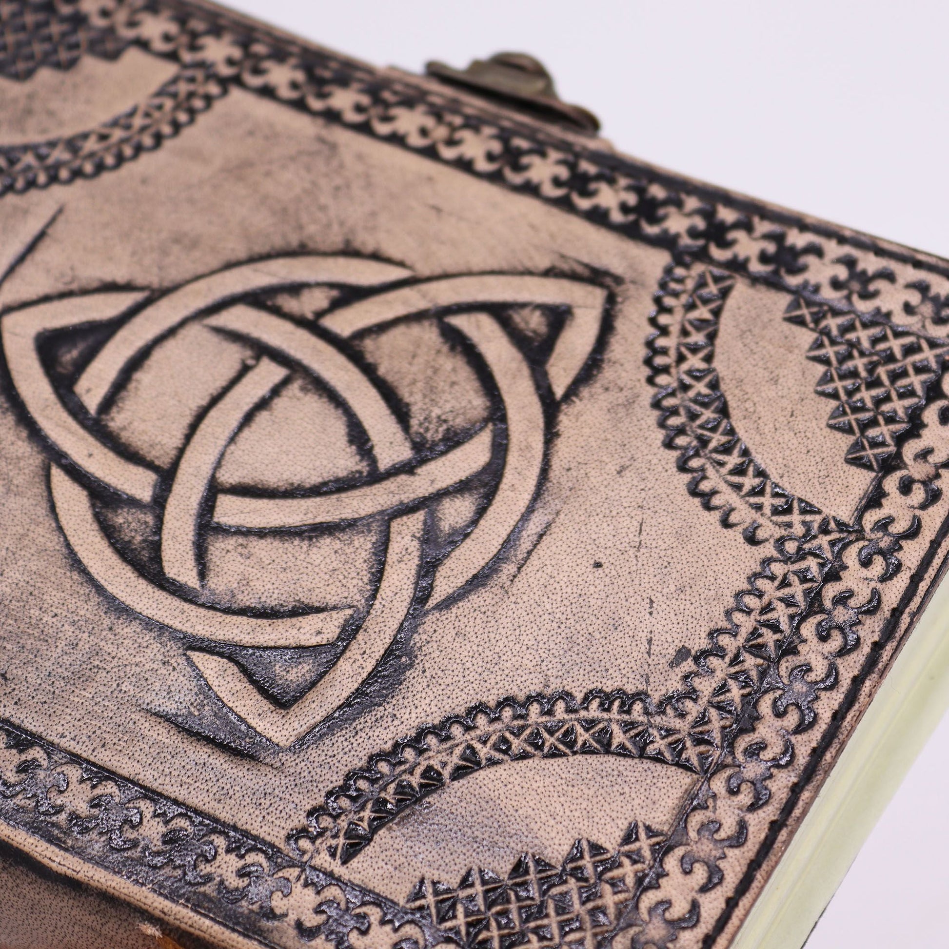 Circle Triquetra - Esoteric Notebook - Antique Grey - 200 pages Stitch Edge - 17.5x12.5x3cm - Luna Panther