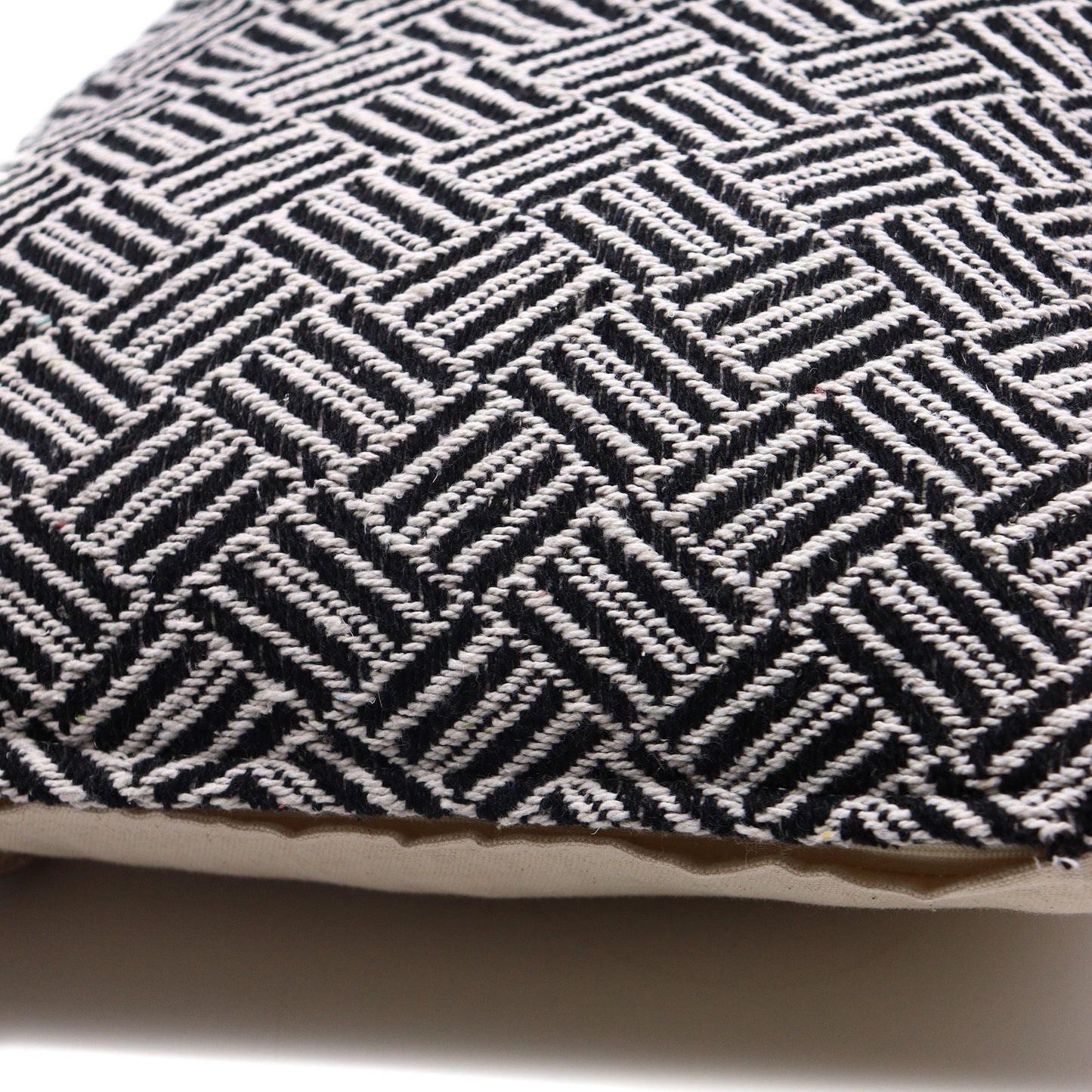 Classic Cushion Cover - Criss - Cross Black - 40x40cm - Luna Panther