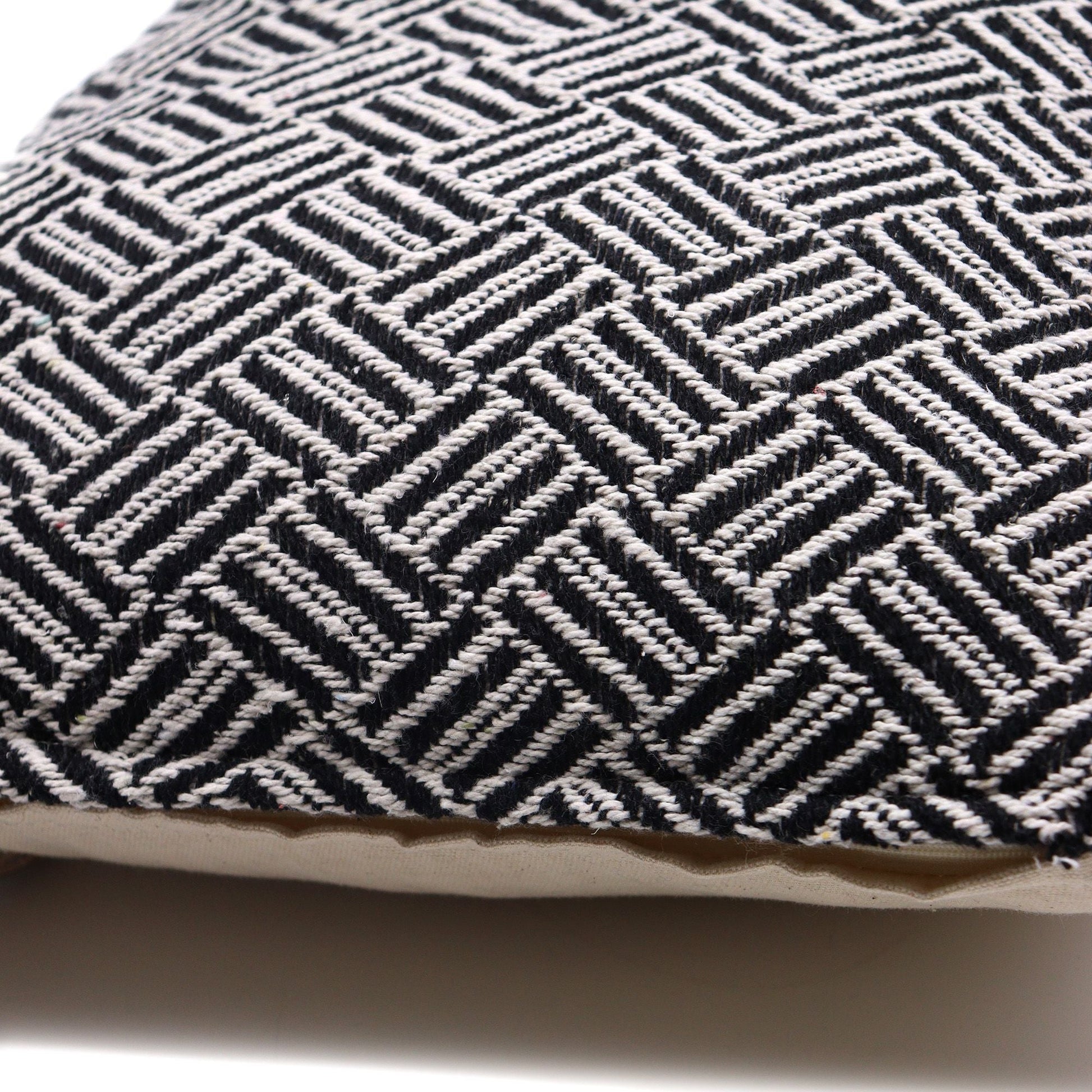 Classic Cushion Cover - Criss - Cross Black - 40x40cm - Luna Panther