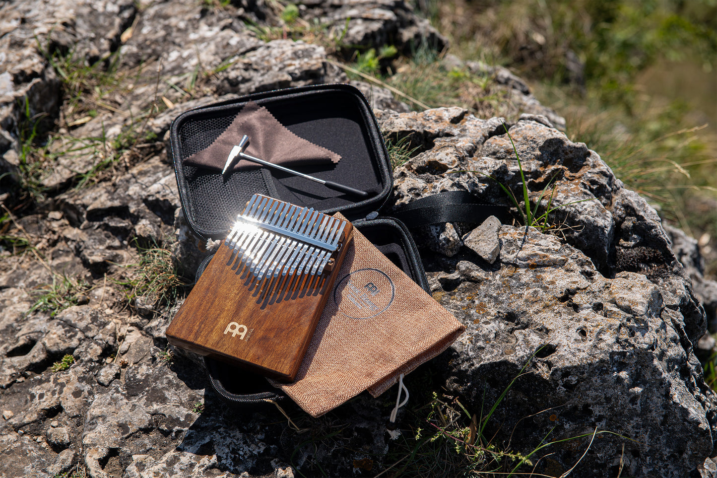 Meinl Sonic Energy Solid Kalimba - 17 notes, acacia detail view 16 at Luna Panther