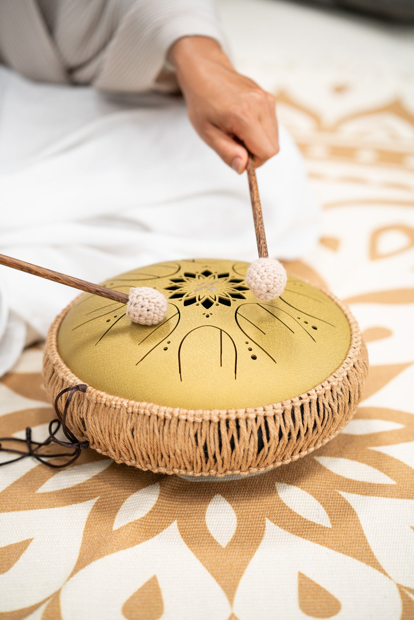 MEINL Sonic Energy Medium Octave Steel Tongue Drum 10" - C Major/8 Notes/432 Hz - Gold detail view 10 at Luna Panther