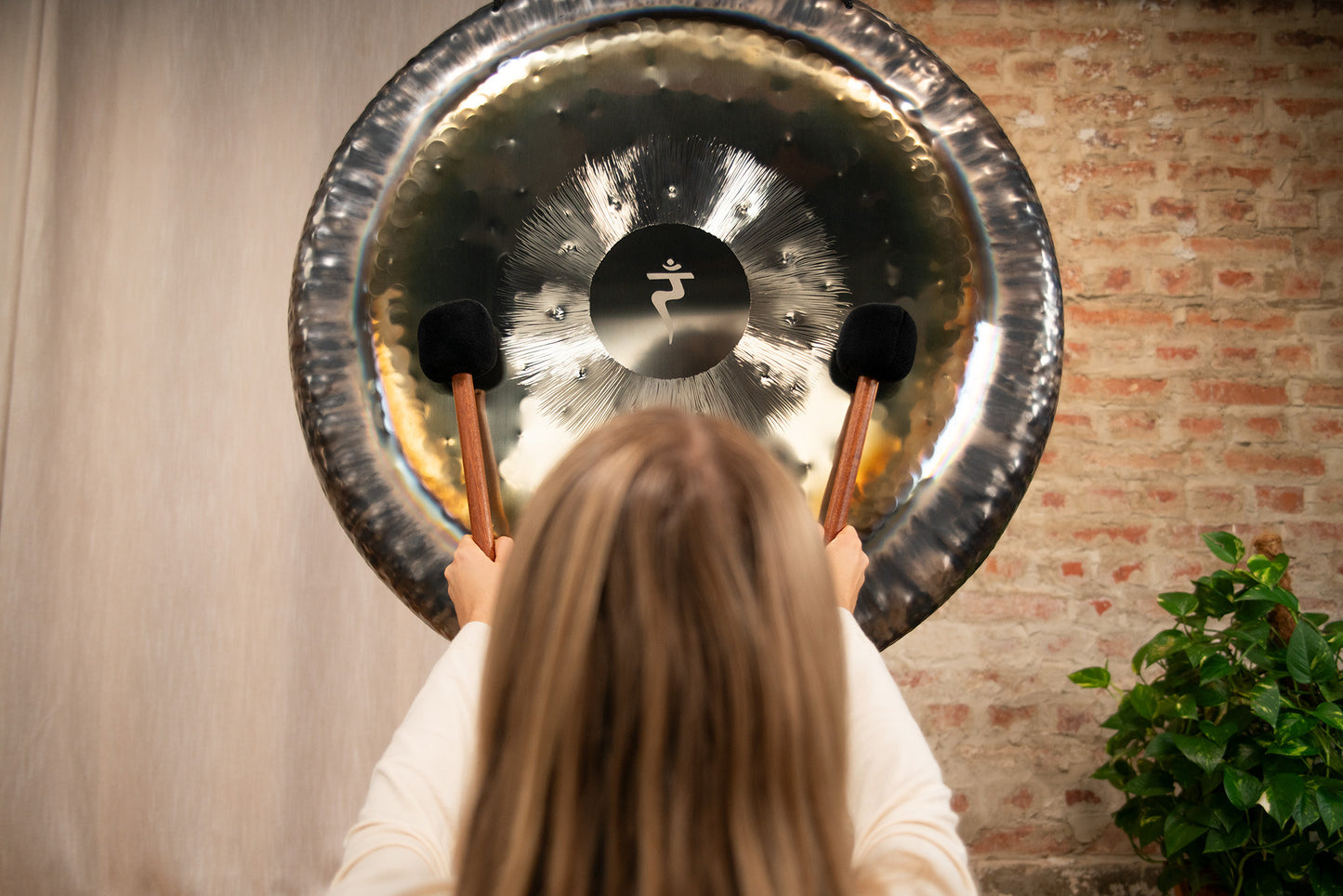 Meinl Sonic Energy Chakra Gong 36" - Solar Plexus Chakra/126,22 Hz/B1 detail view 6 at Luna Panther