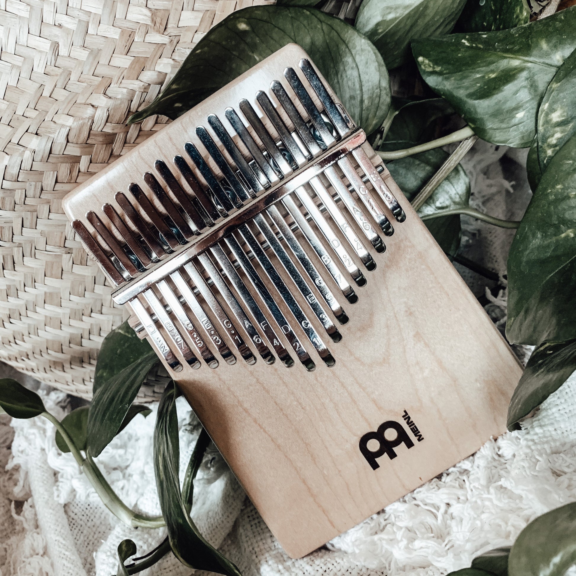 Meinl Sonic Energy Solid Kalimba - 17 notes, maple detail view 17 at Luna Panther