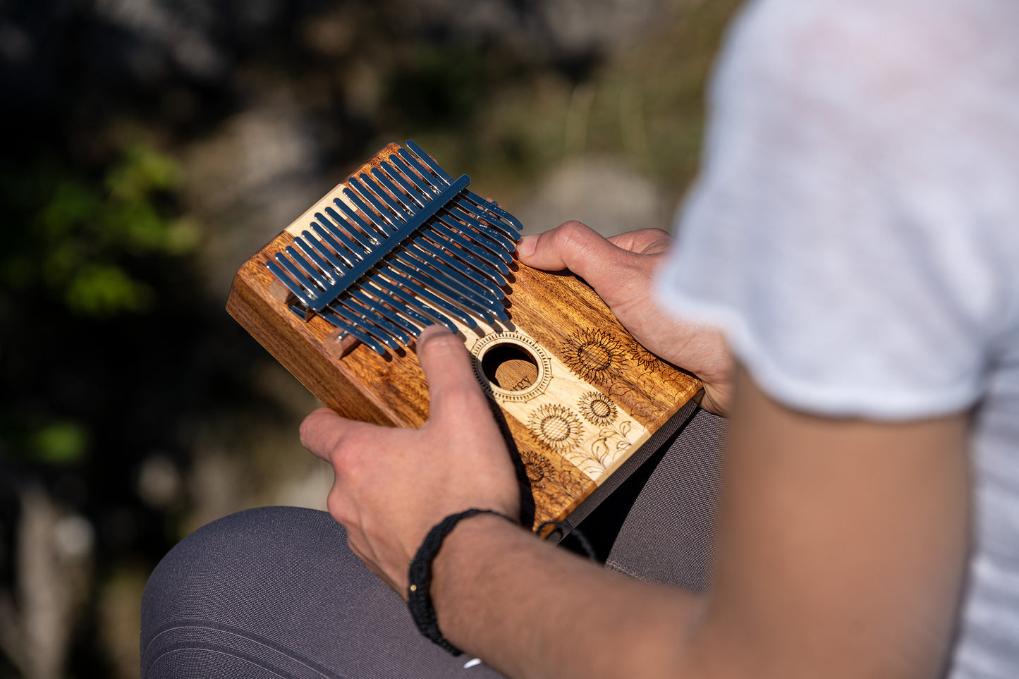 Meinl Sonic Energy Sound Hole Kalimba - 17 tones, maple + acacia detail view 19 at Luna Panther