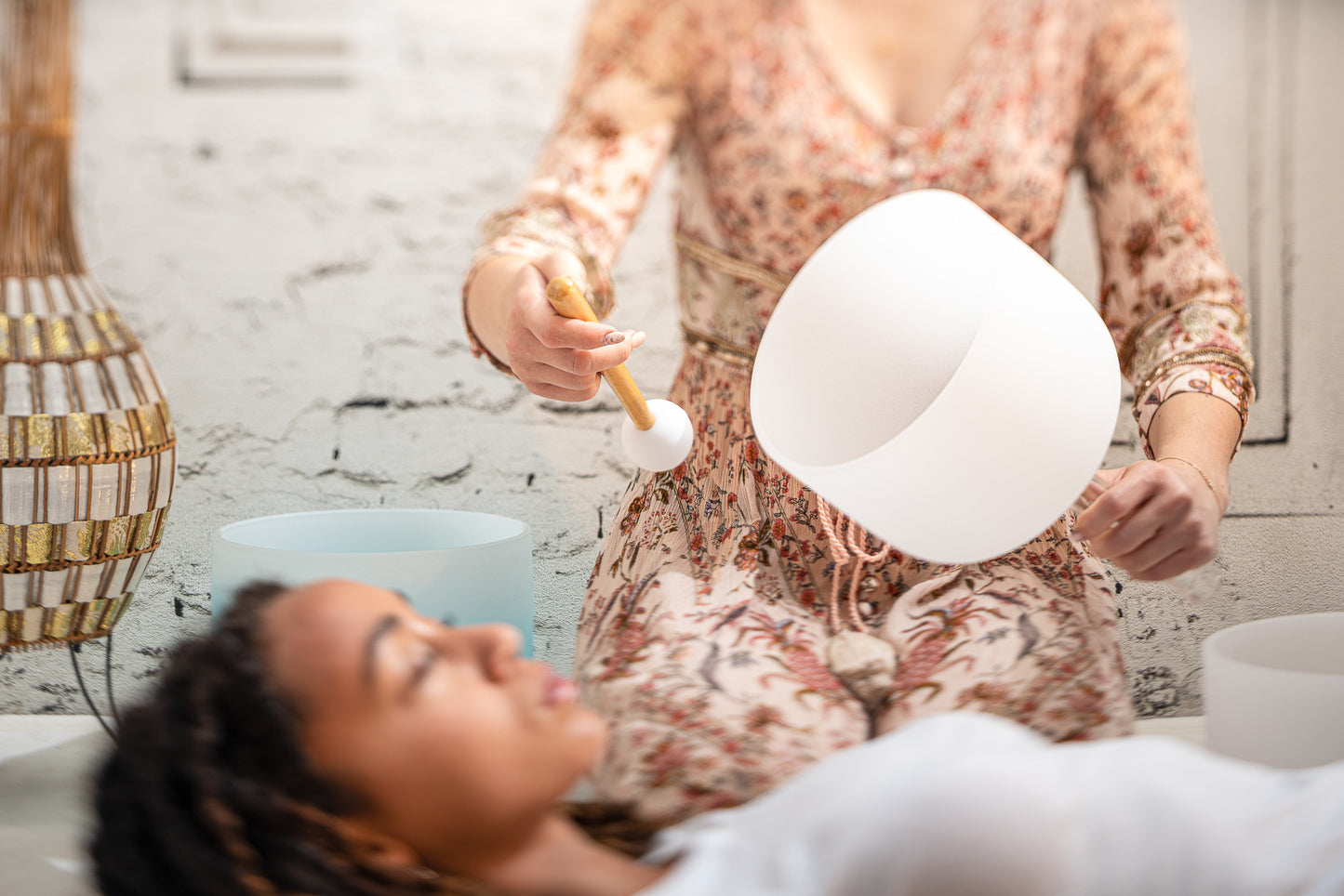 MEINL Sonic Energy White-frosted Crystal Singing Bowl with Handle 10" - B4/Crown Chakra/432 Hz detail view 5 at Luna Panther