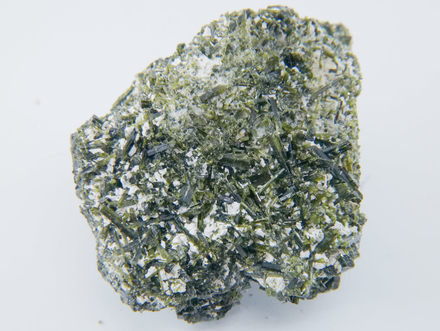Epidote Specimen Grade A Pakistan 162g - Luna Panther