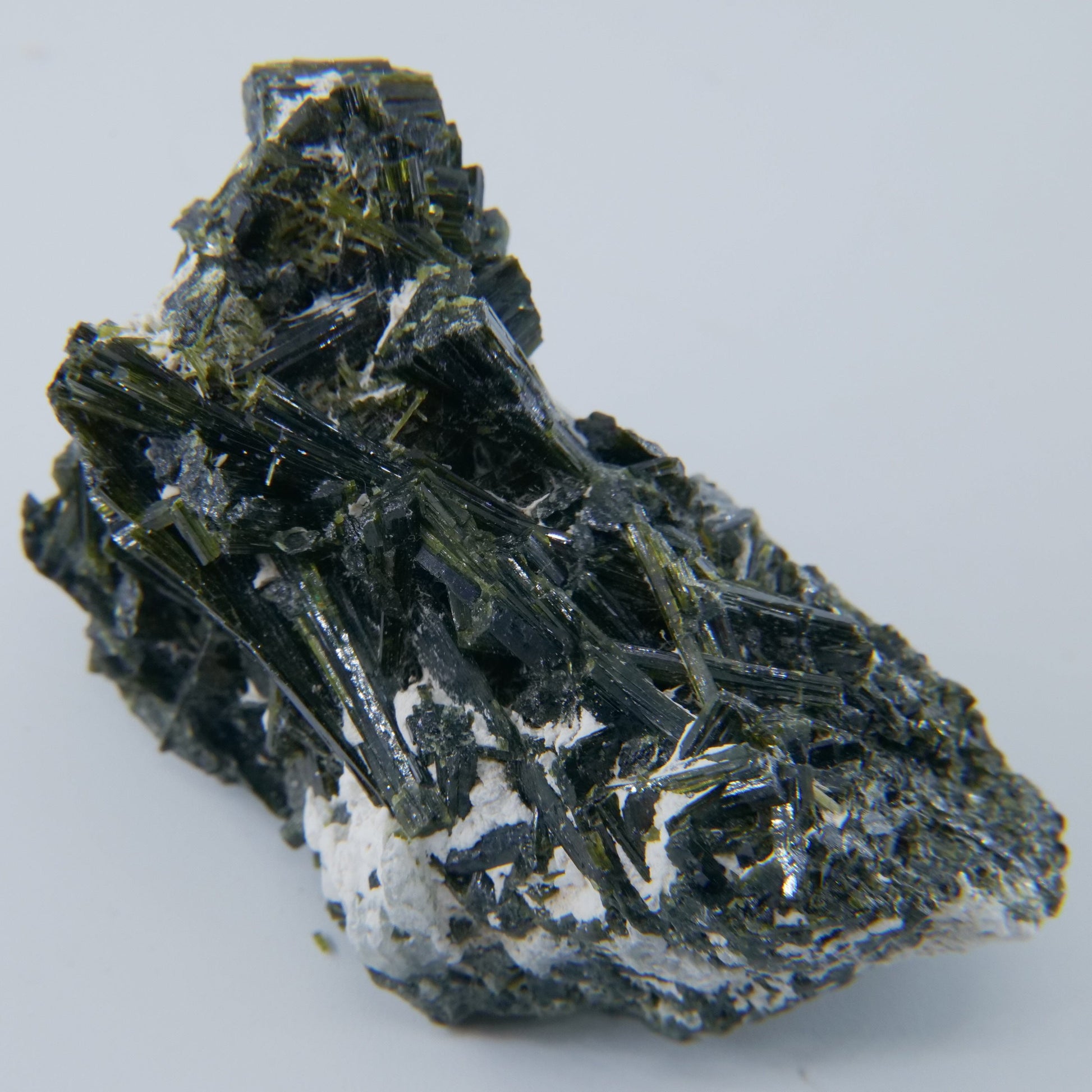 Epidote Specimen Pakistan Grade A 73g - Luna Panther
