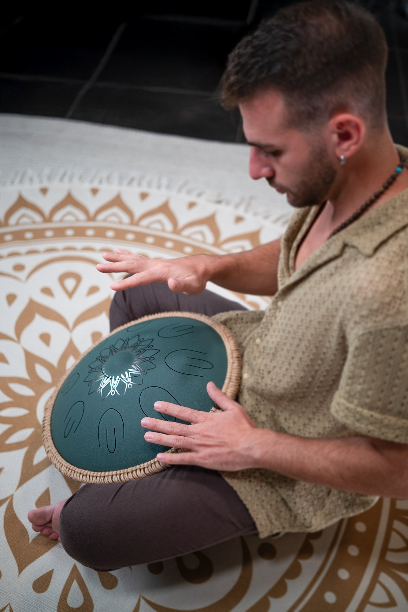 MEINL Sonic Energy Octave Steel Tongue Drum 16" - F# Minor/9 Notes>/432 Hz - Dark Green, Engra detail view 13 at Luna Panther