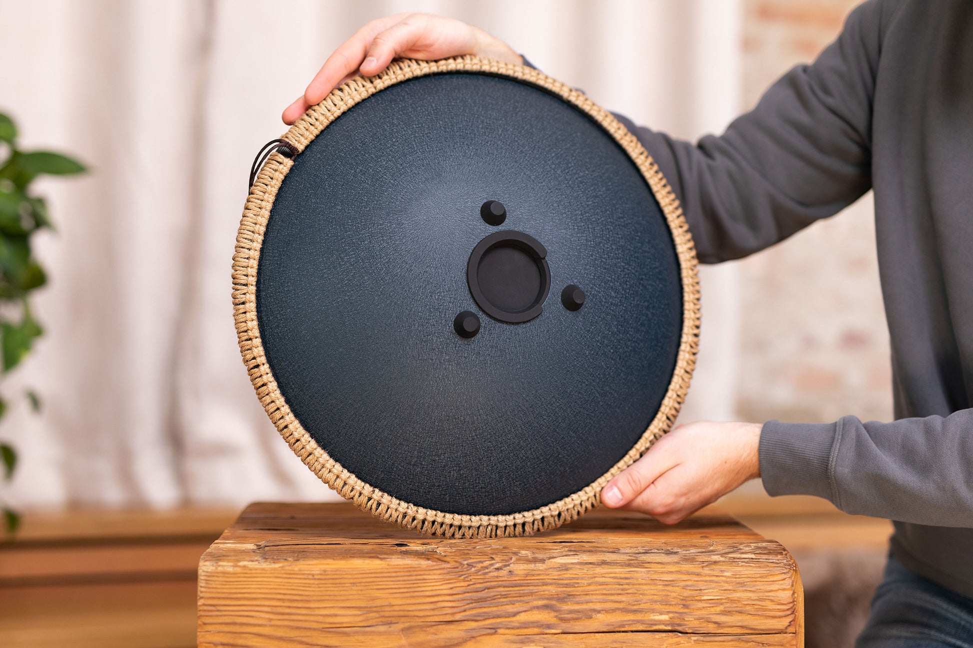 MEINL Sonic Energy Octave Steel Tongue Drum 16" - D Amara/9 Notes/440 Hz - Navy Blue detail view 6 at Luna Panther