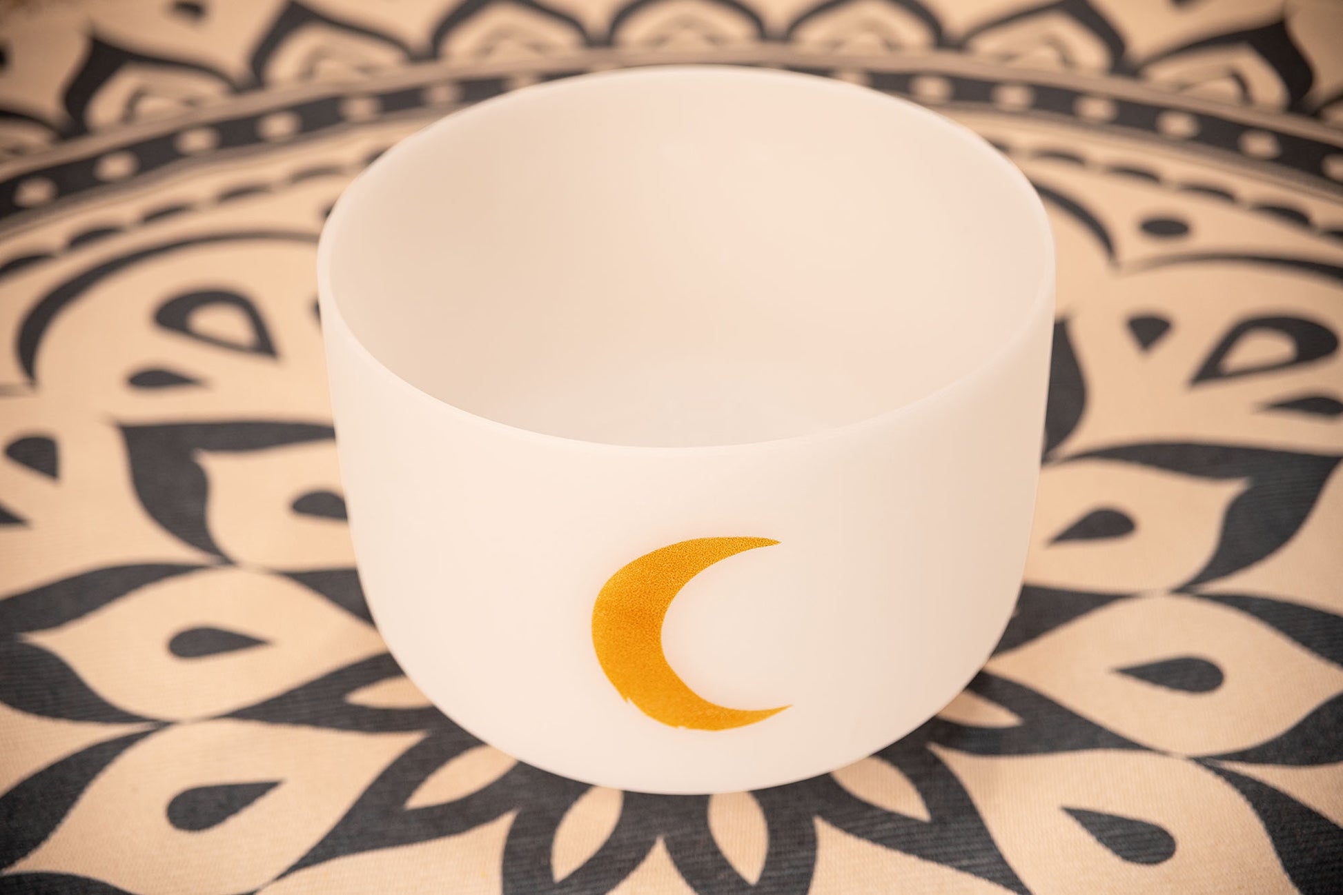 MEINL Sonic Energy Planetary Tuned Crystal Singing Bowl 12" - Synodic Moon/210.42 Hz detail view 5 at Luna Panther