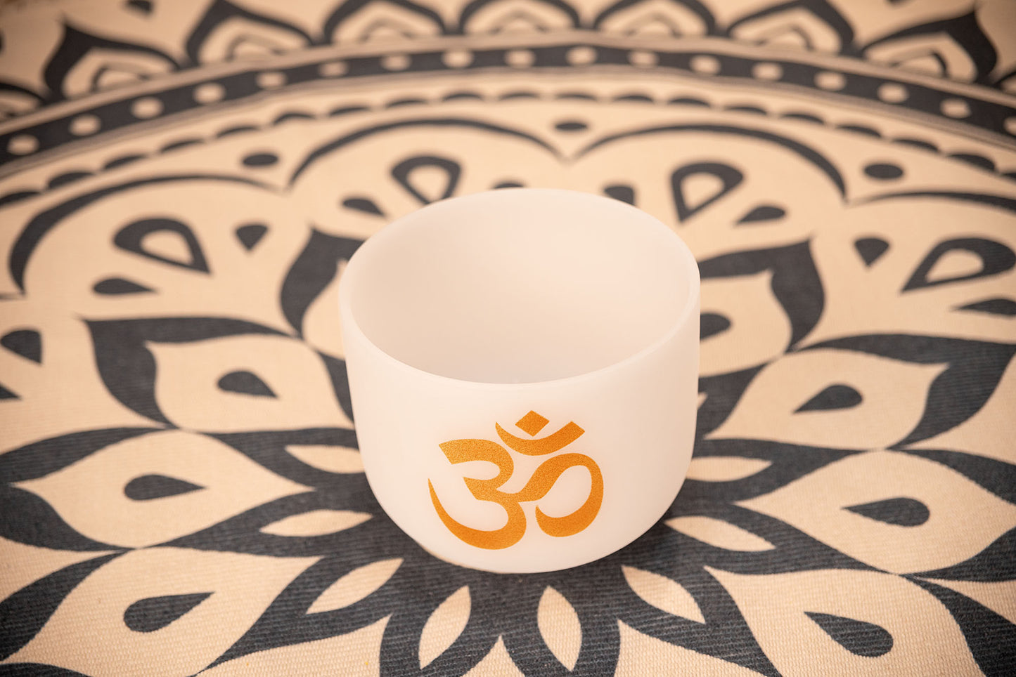 MEINL Sonic Energy White-frosted Crystal Singing Bowl 8" - Om/136.10 Hz detail view 5 at Luna Panther