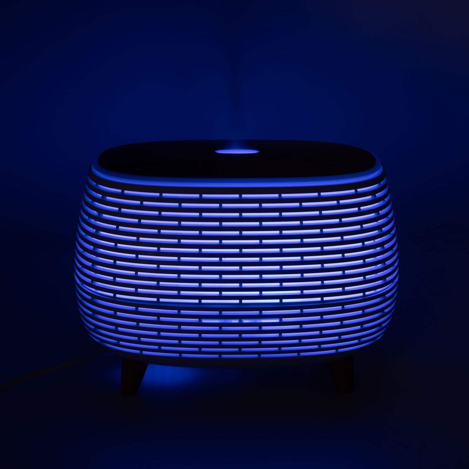 Futuristic Ribbed Aroma Diffuser with Colour - Changing Light - Luna Panther