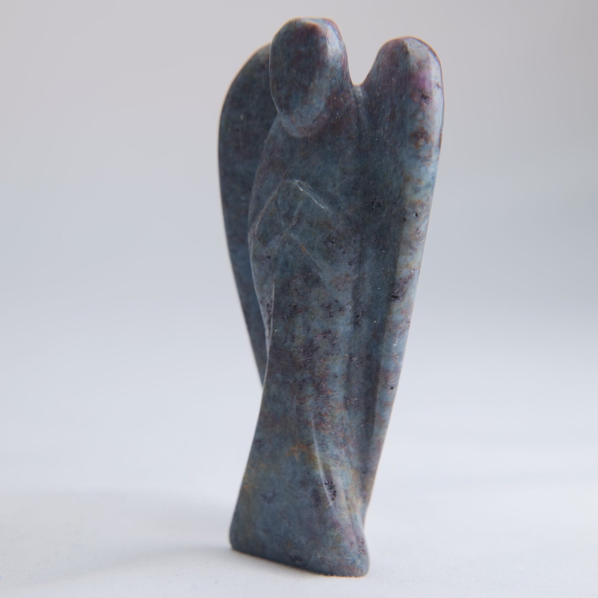 Garnet Angel Carving 83g 80mm - Luna Panther