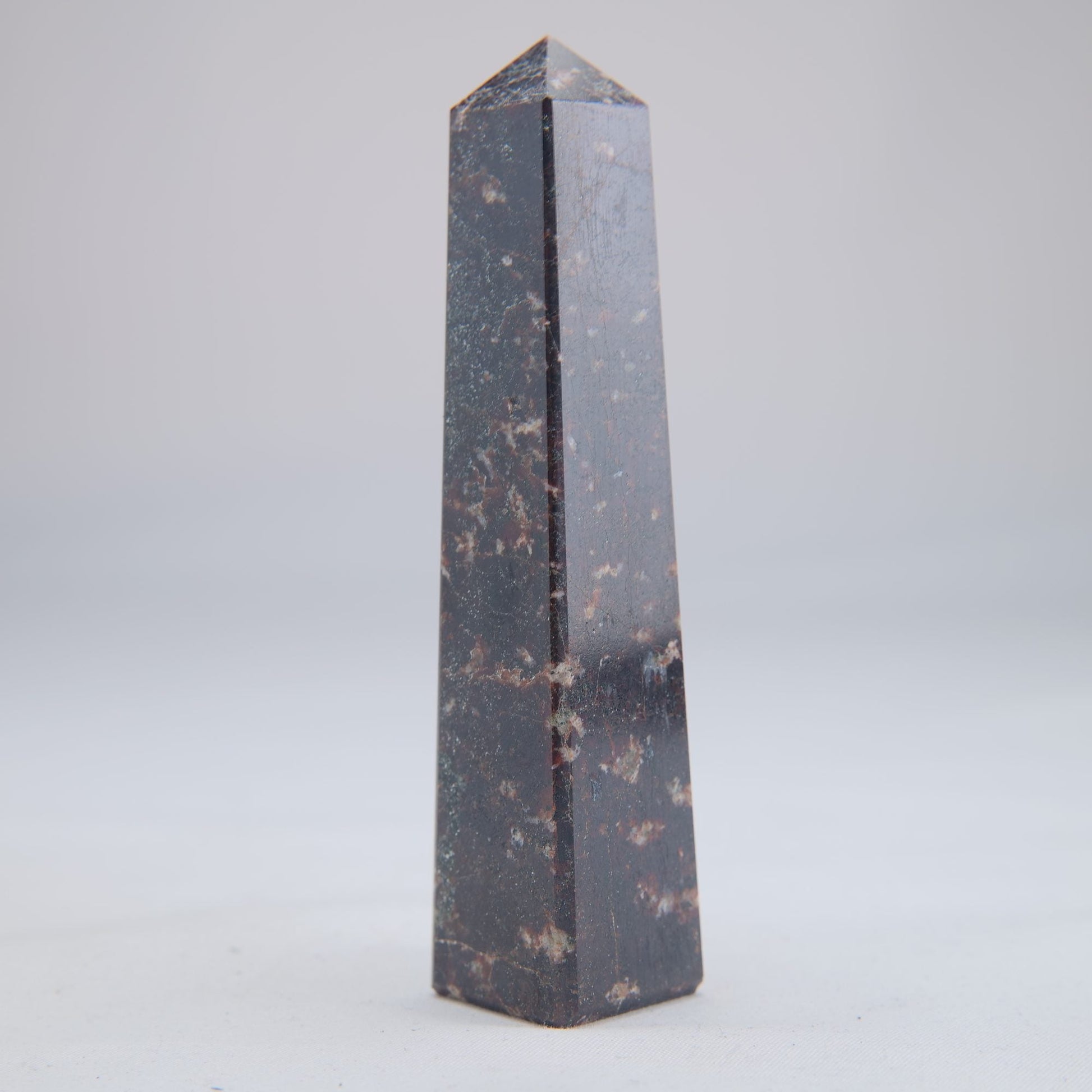 Garnet Crystal Tower 116g - Luna Panther