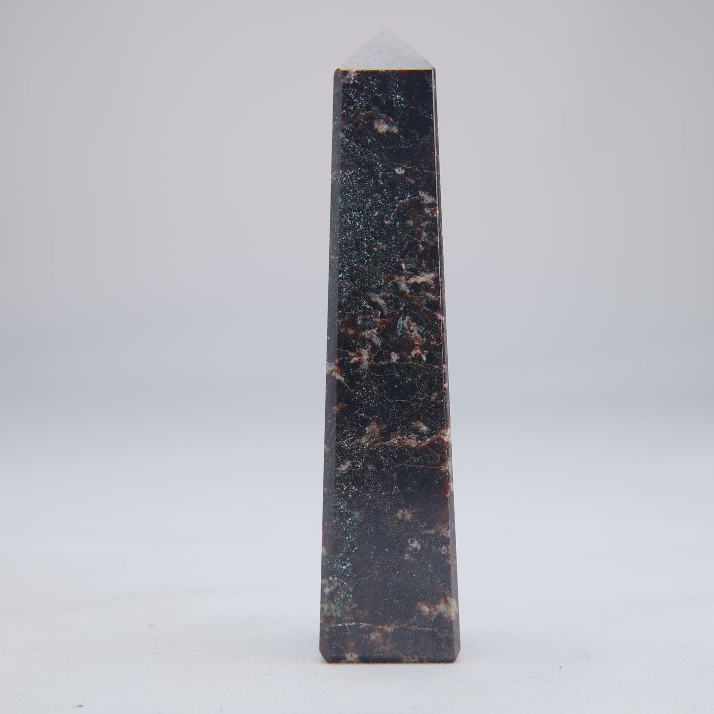 Garnet Crystal Tower 116g - Luna Panther