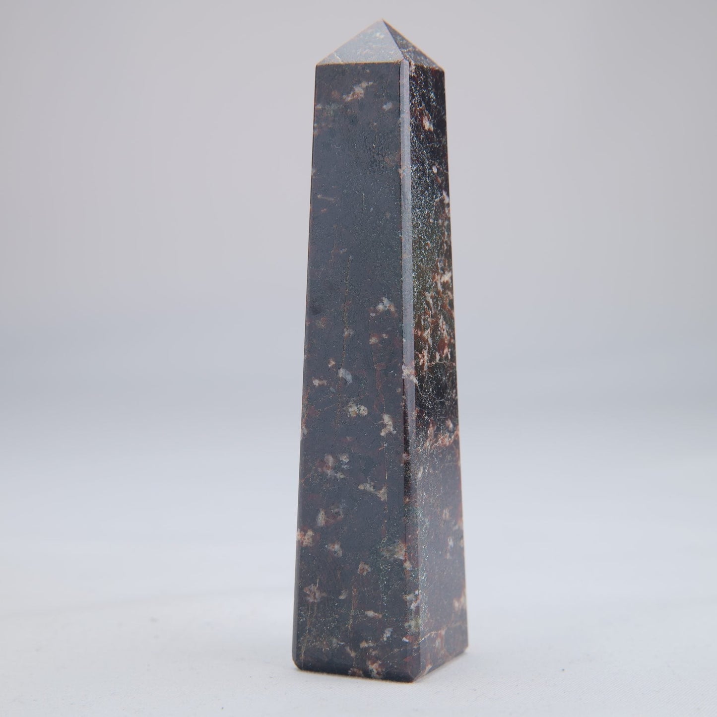 Garnet Crystal Tower 116g - Luna Panther