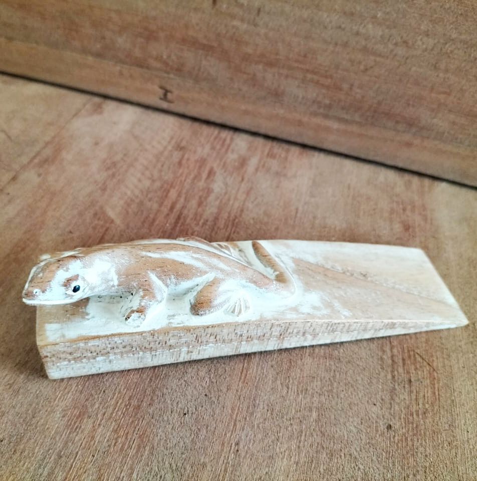 Hand carved Doorstop - Gecko - Luna Panther