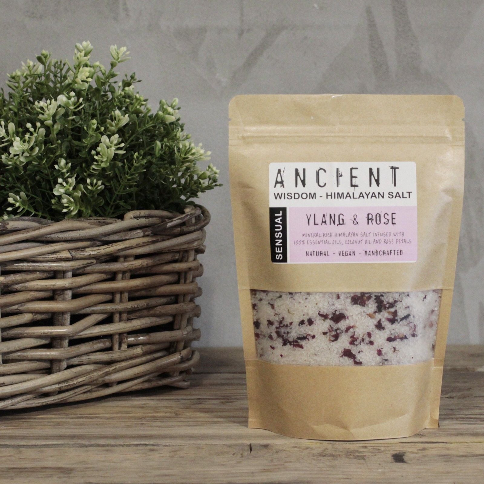Himalayan Bath Salt Blend 500g - Sensual detail view 2 at Luna Panther
