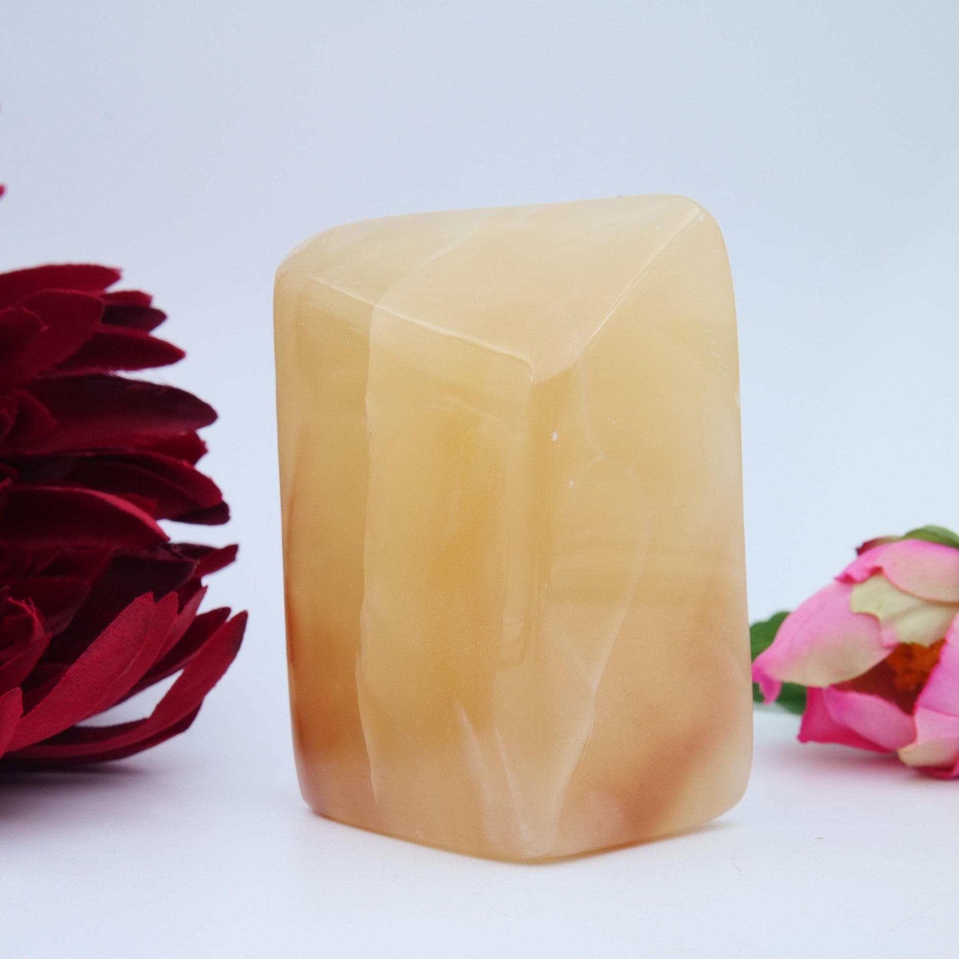 Honey Calcite — 304 g - Luna Panther