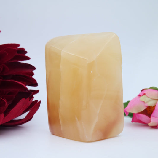 Honey Calcite — 304 g - Luna Panther