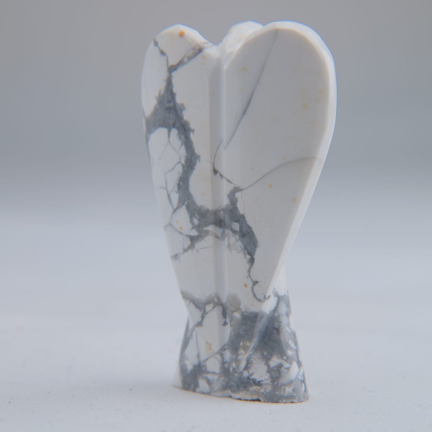 Howlite Angel Carving 27g 52mm - Luna Panther