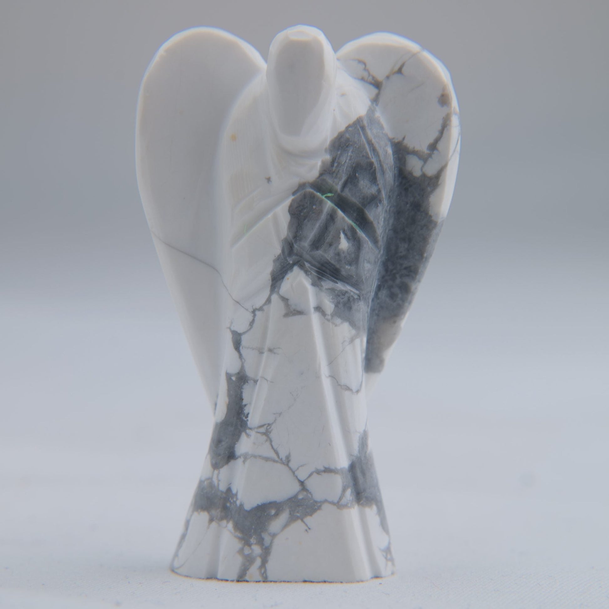 Howlite Angel Carving 27g 52mm - Luna Panther