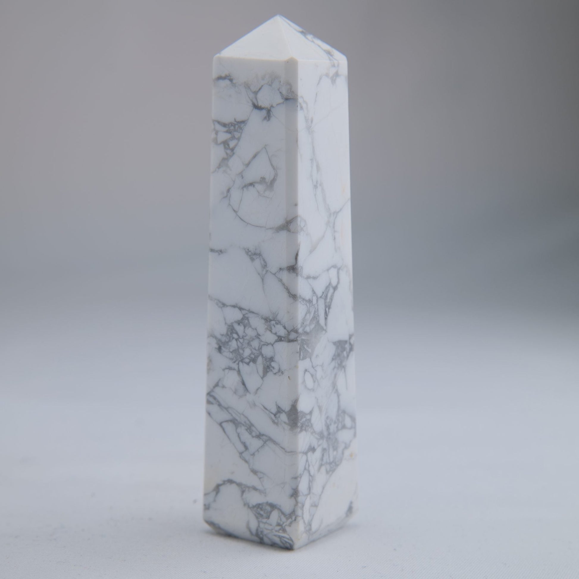 Howlite Crystal Tower 130g - Luna Panther