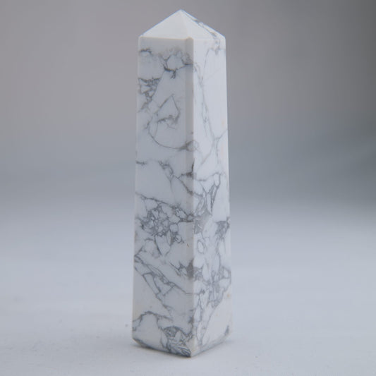 Howlite Crystal Tower 130g - Luna Panther