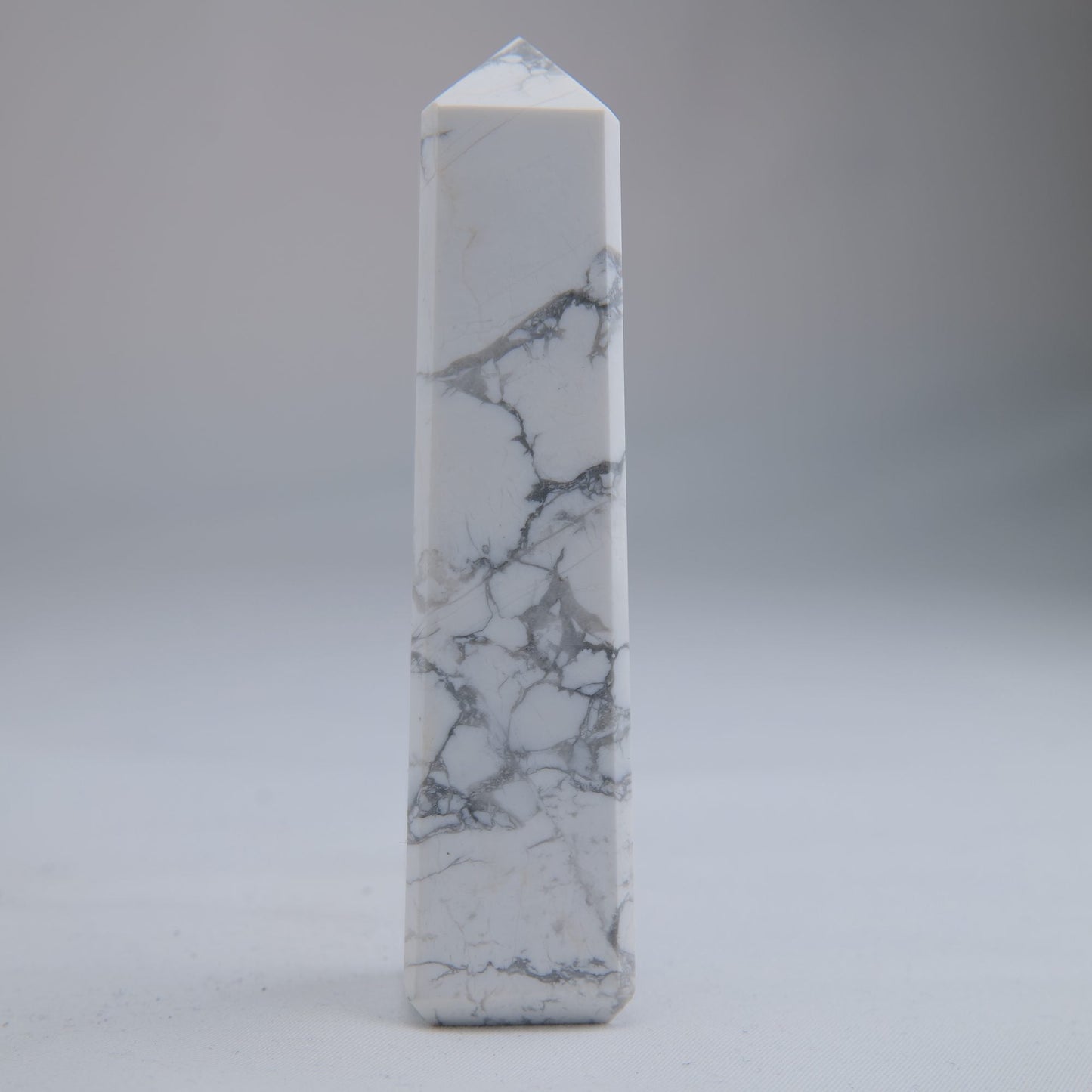 Howlite Crystal Tower 130g - Luna Panther