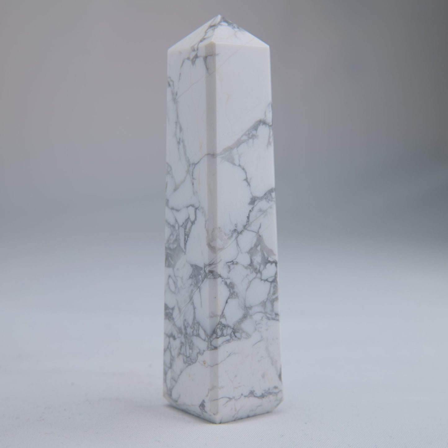 Howlite Crystal Tower 130g - Luna Panther