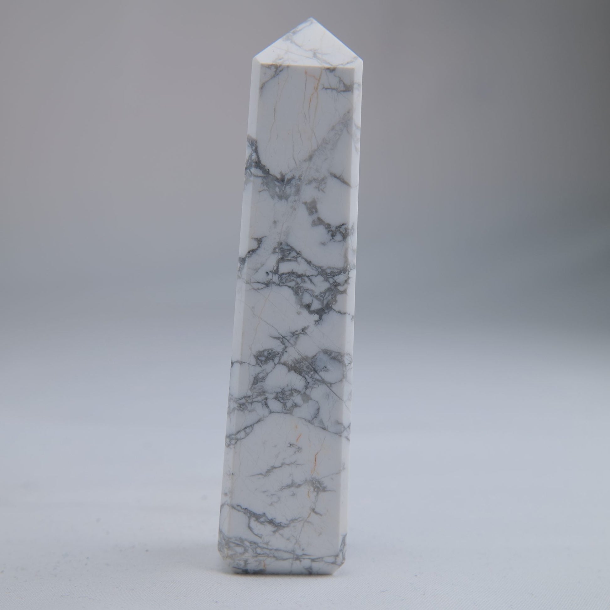 Howlite Crystal Tower 130g - Luna Panther