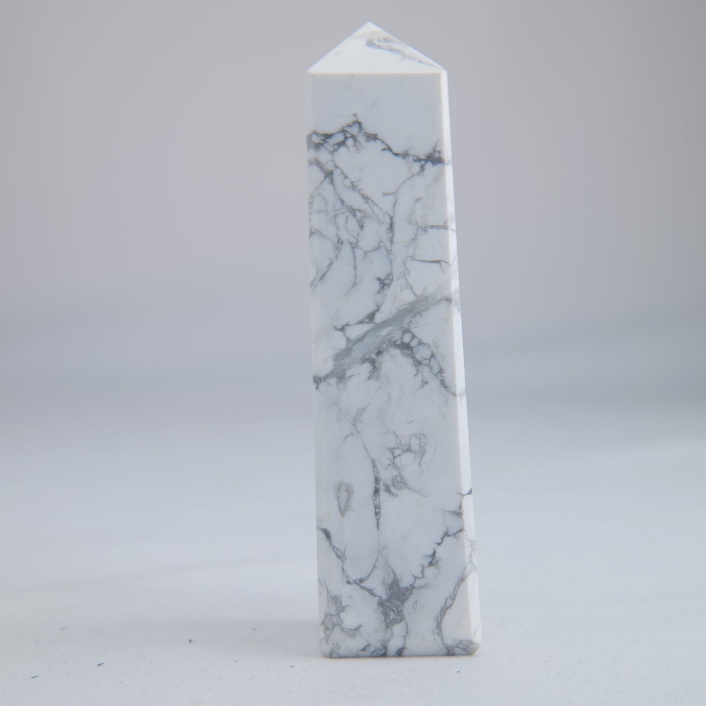Howlite Crystal Tower 161g - Luna Panther
